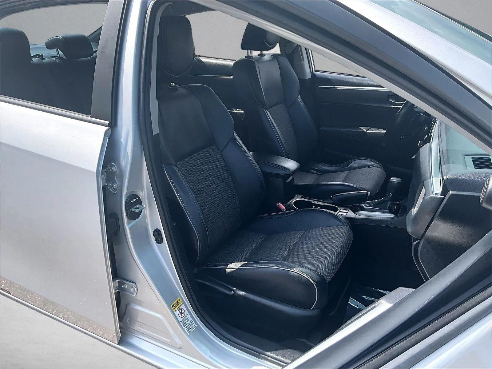 2014 Toyota Corolla L photo 7