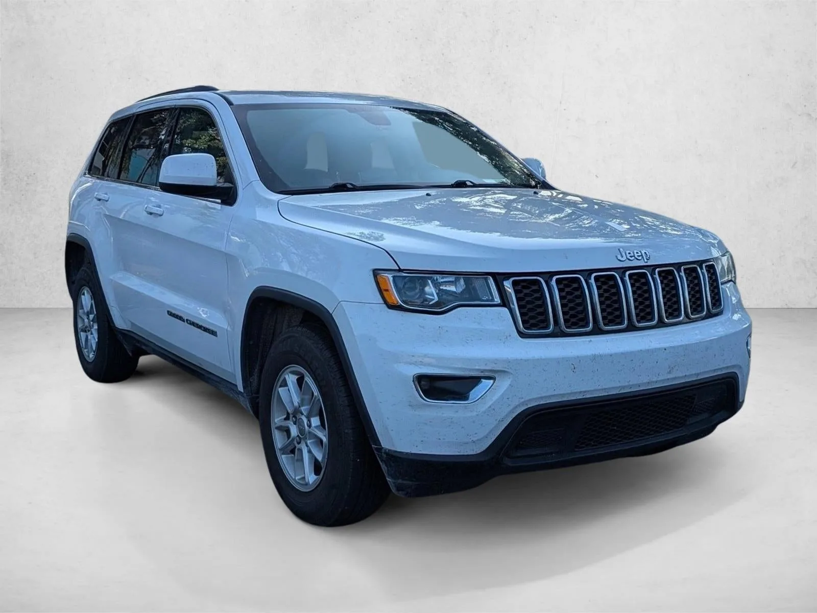 2019 Jeep Grand Cherokee Laredo E 4x2 photo 3