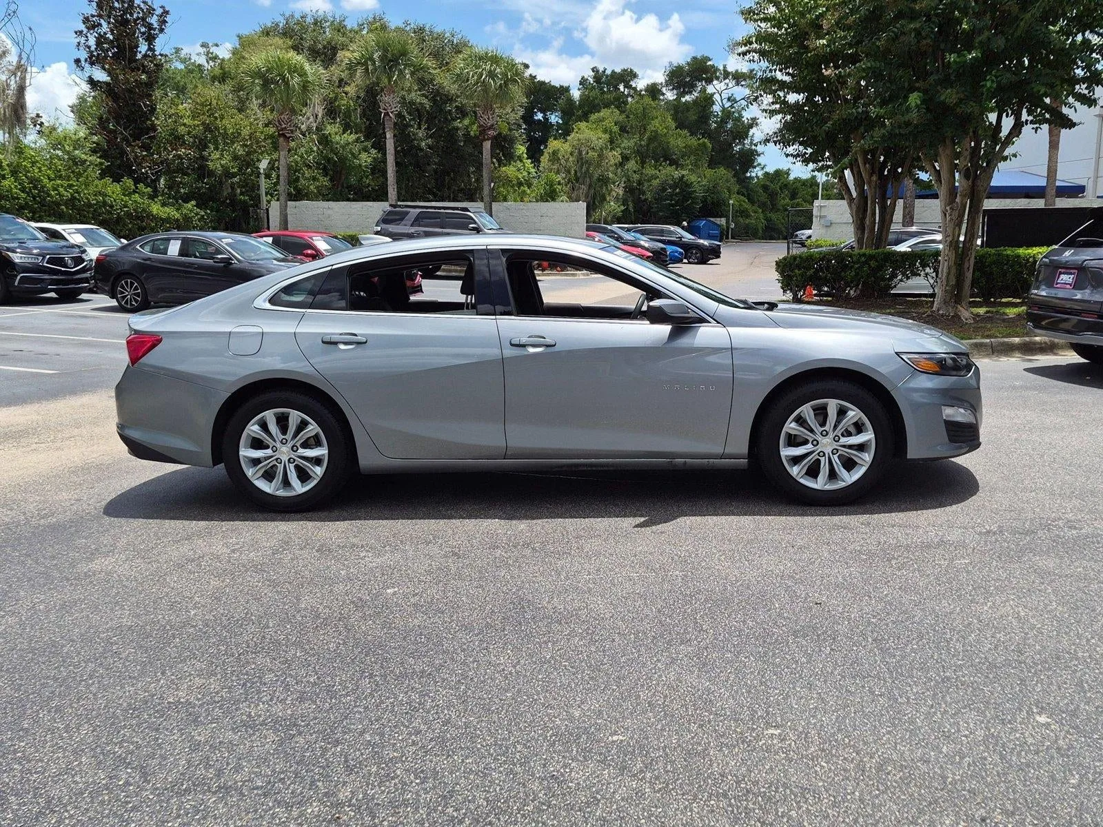 2024 Chevrolet Malibu LT photo 4