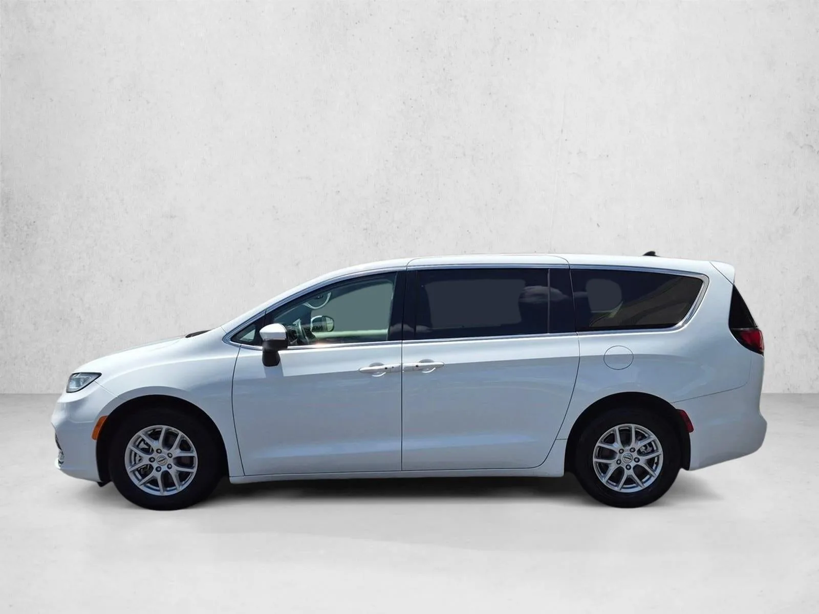 2023 Chrysler Pacifica Touring L FWD photo 9