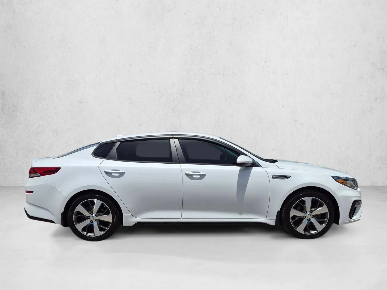 2020 Kia Optima S Auto photo 4