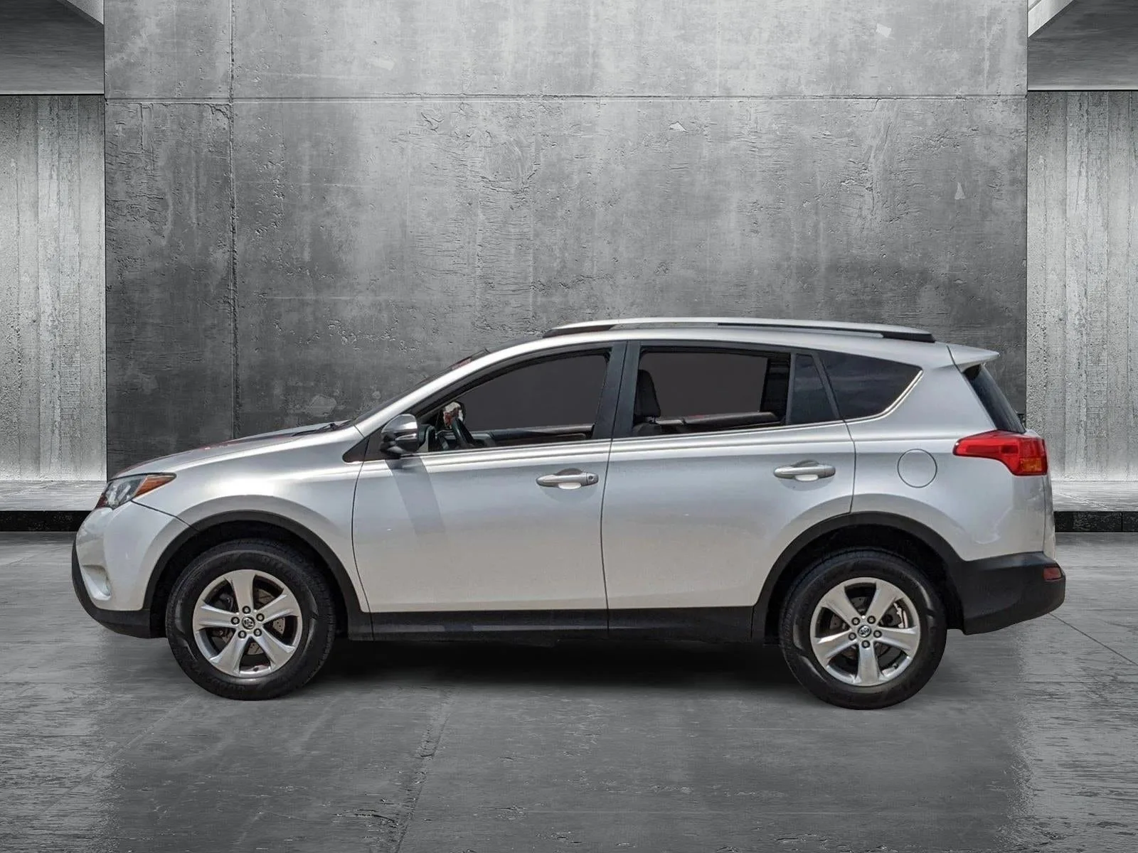 2015 Toyota RAV4 AWD 4dr XLE (Natl) photo 9