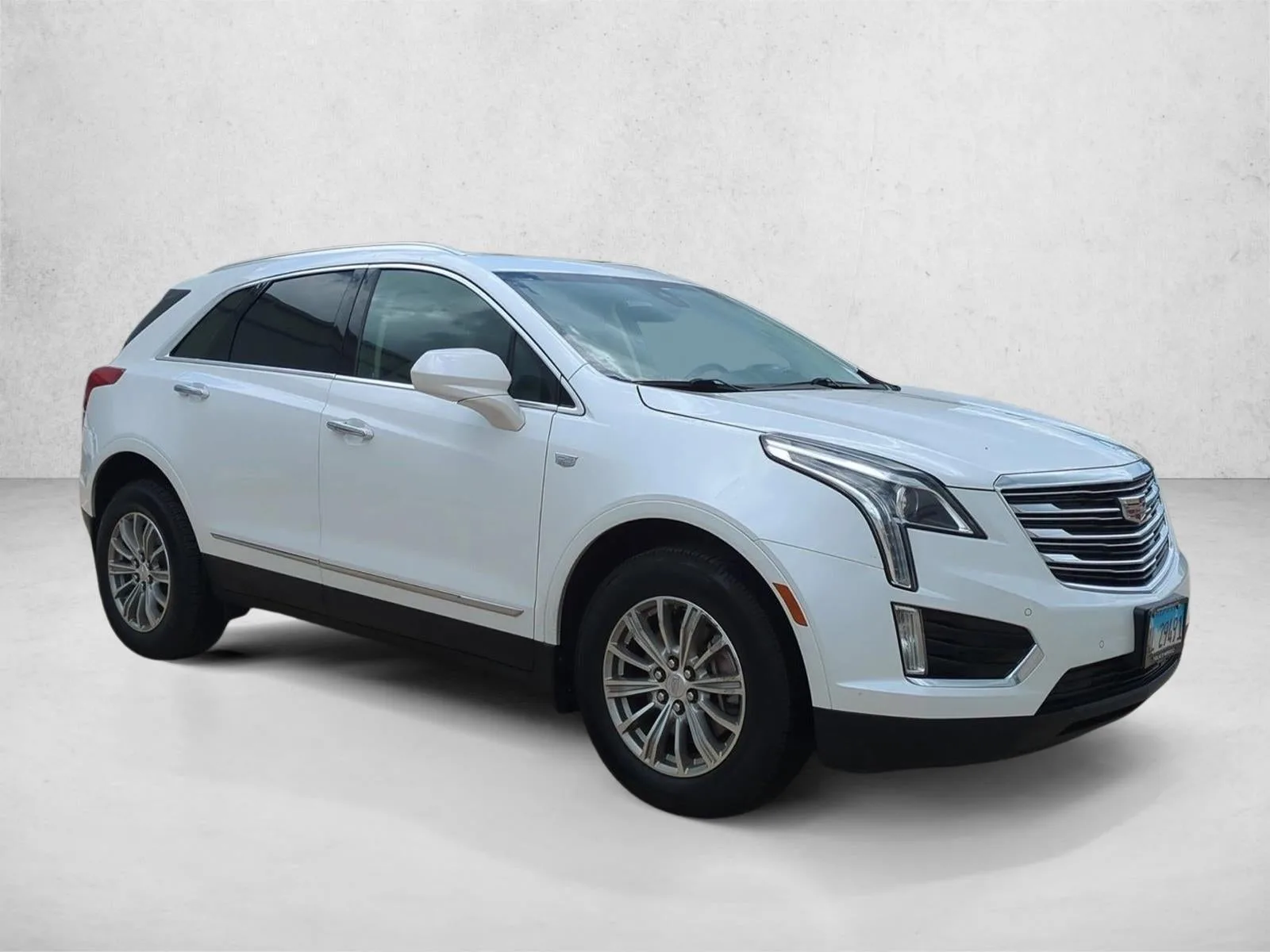 2019 Cadillac XT5 FWD 4dr Luxury photo 2