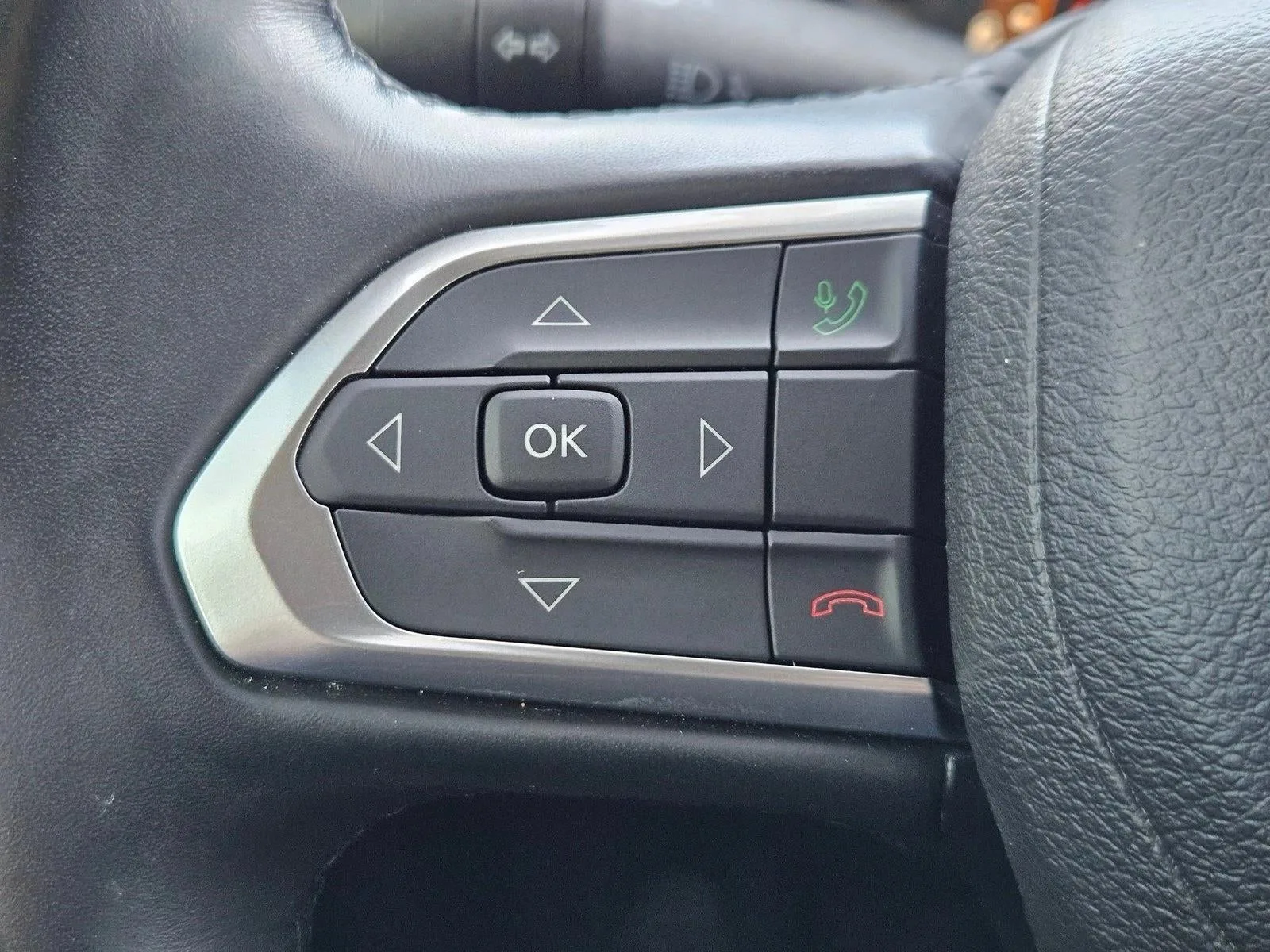 2022 Jeep Compass Altitude FWD photo 11