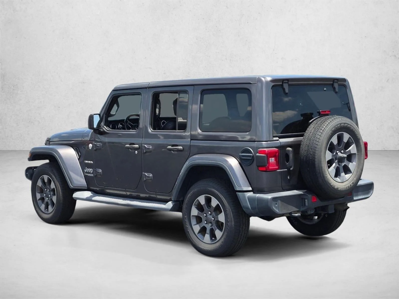 2018 Jeep Wrangler Unlimited Sahara 4x4 photo 7