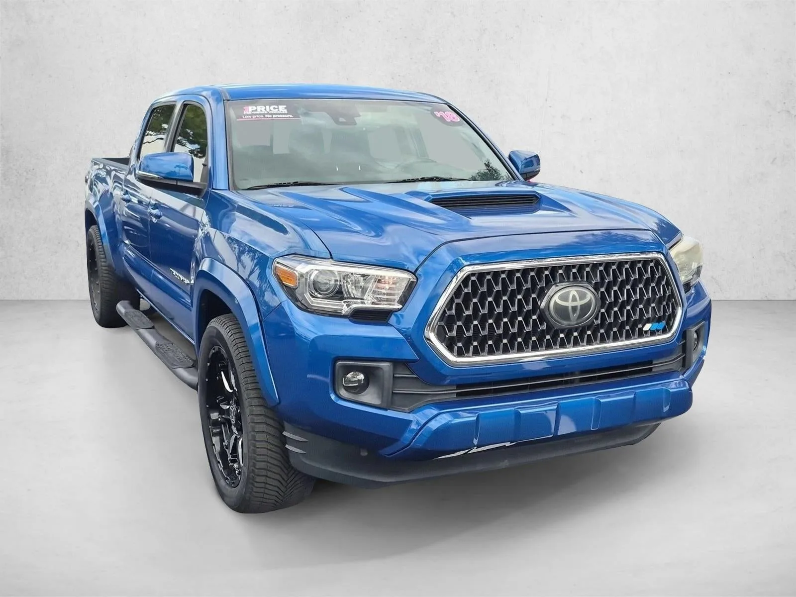 2018 Toyota Tacoma TRD Sport photo 3