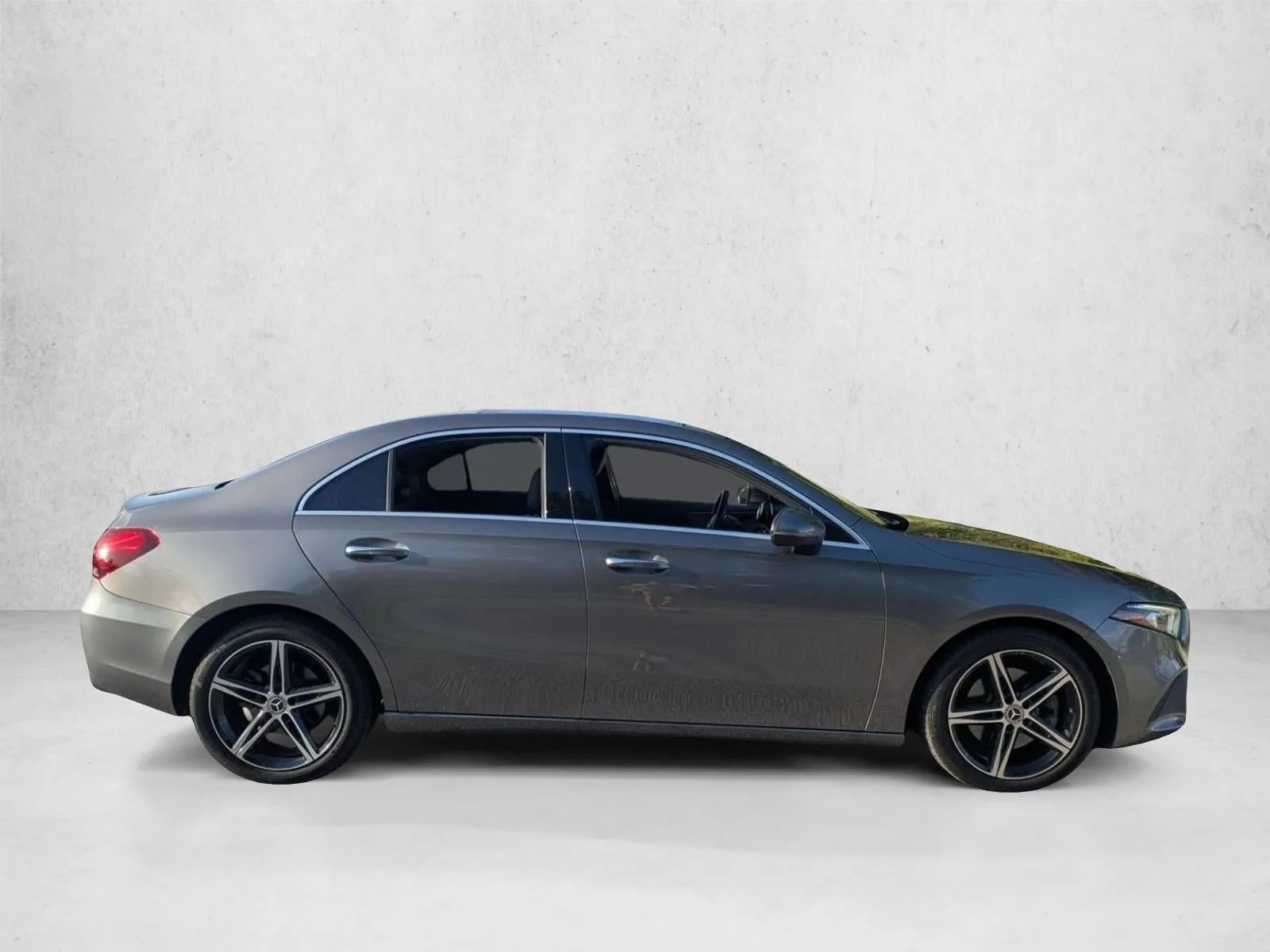 2022 Mercedes-Benz A-Class A 220 Sedan photo 2