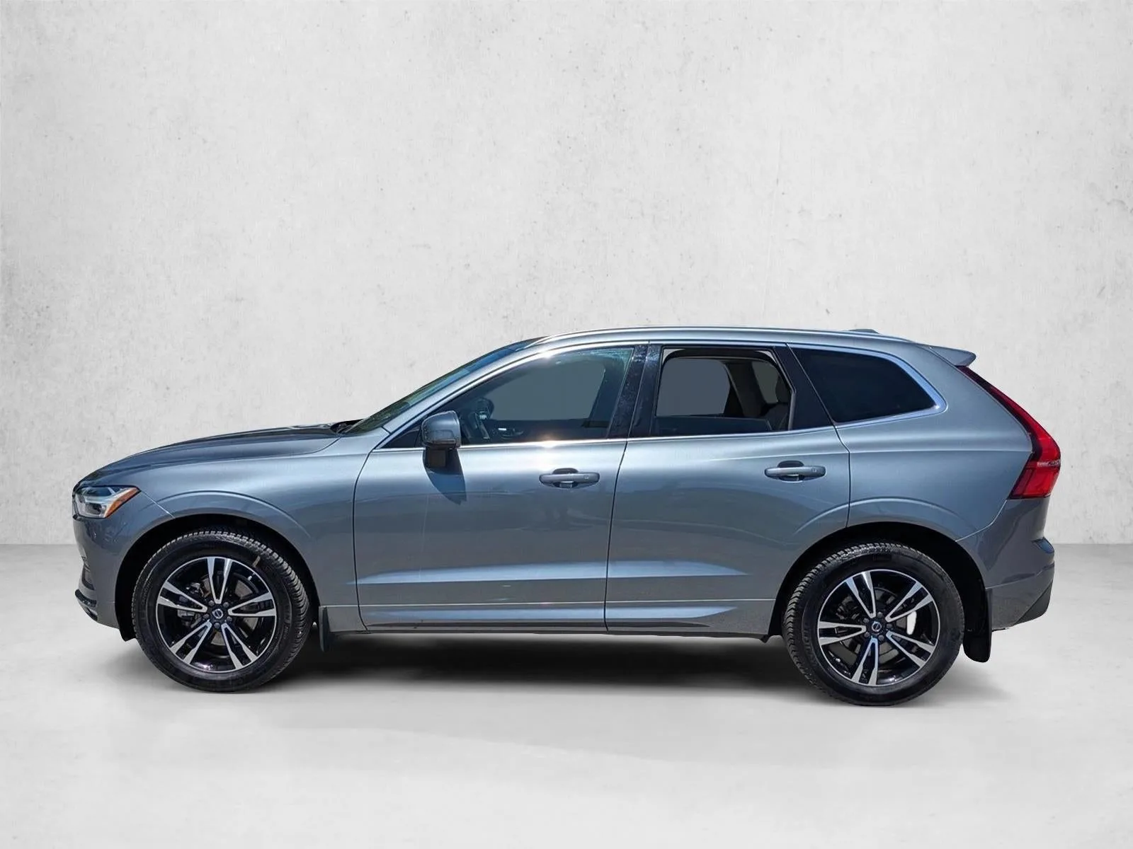 2021 Volvo XC60 T5 FWD Momentum photo 9