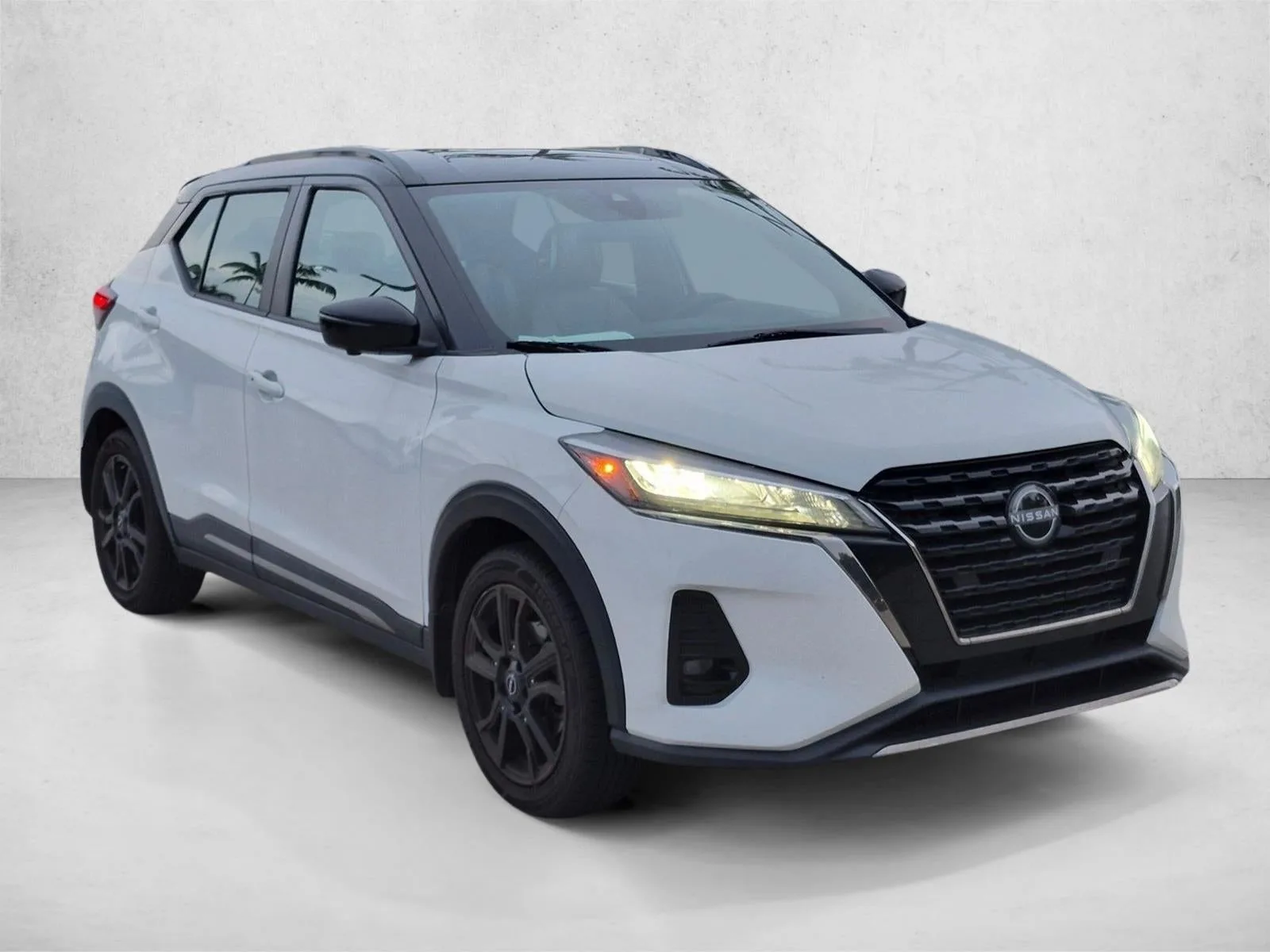 2023 Nissan Kicks SR FWD photo 3