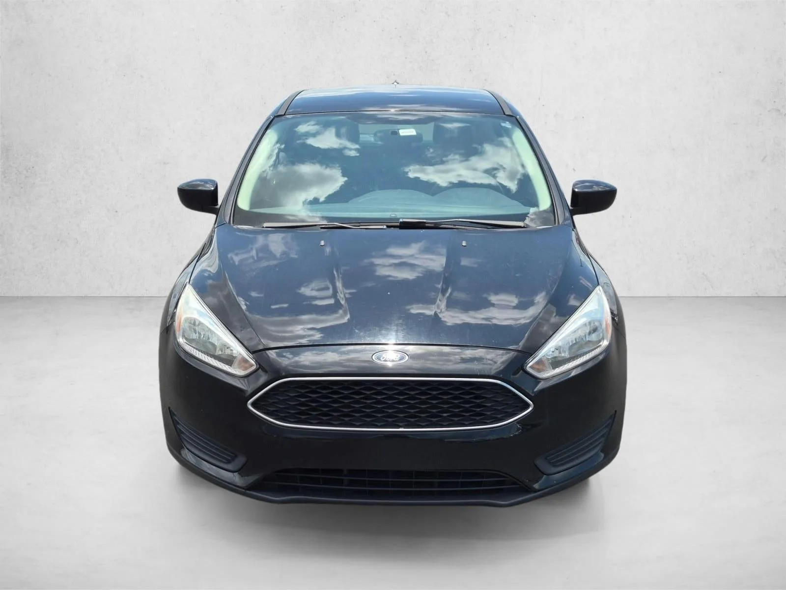 2018 Ford Focus SE photo 2