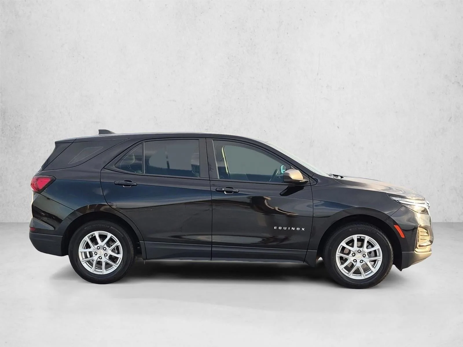 2024 Chevrolet Equinox LS photo 4
