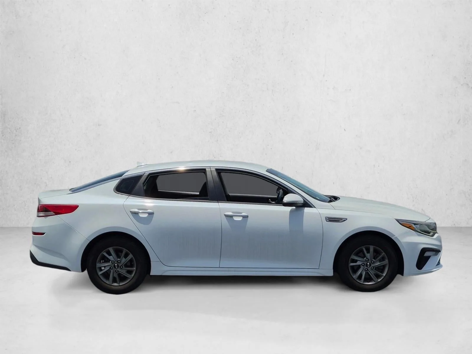 2019 Kia Optima LX photo 4