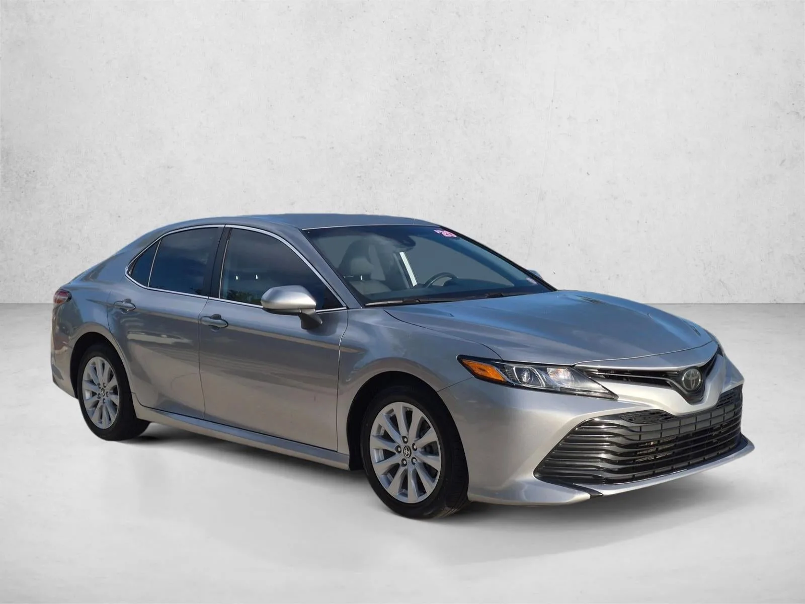 2020 Toyota Camry LE Auto (SE) photo 3