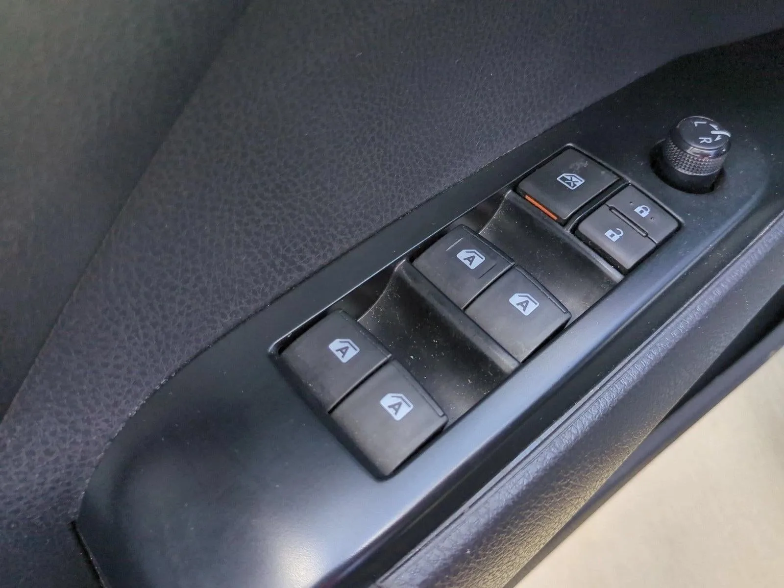 2019 Toyota Camry SE Auto (SE) photo 12