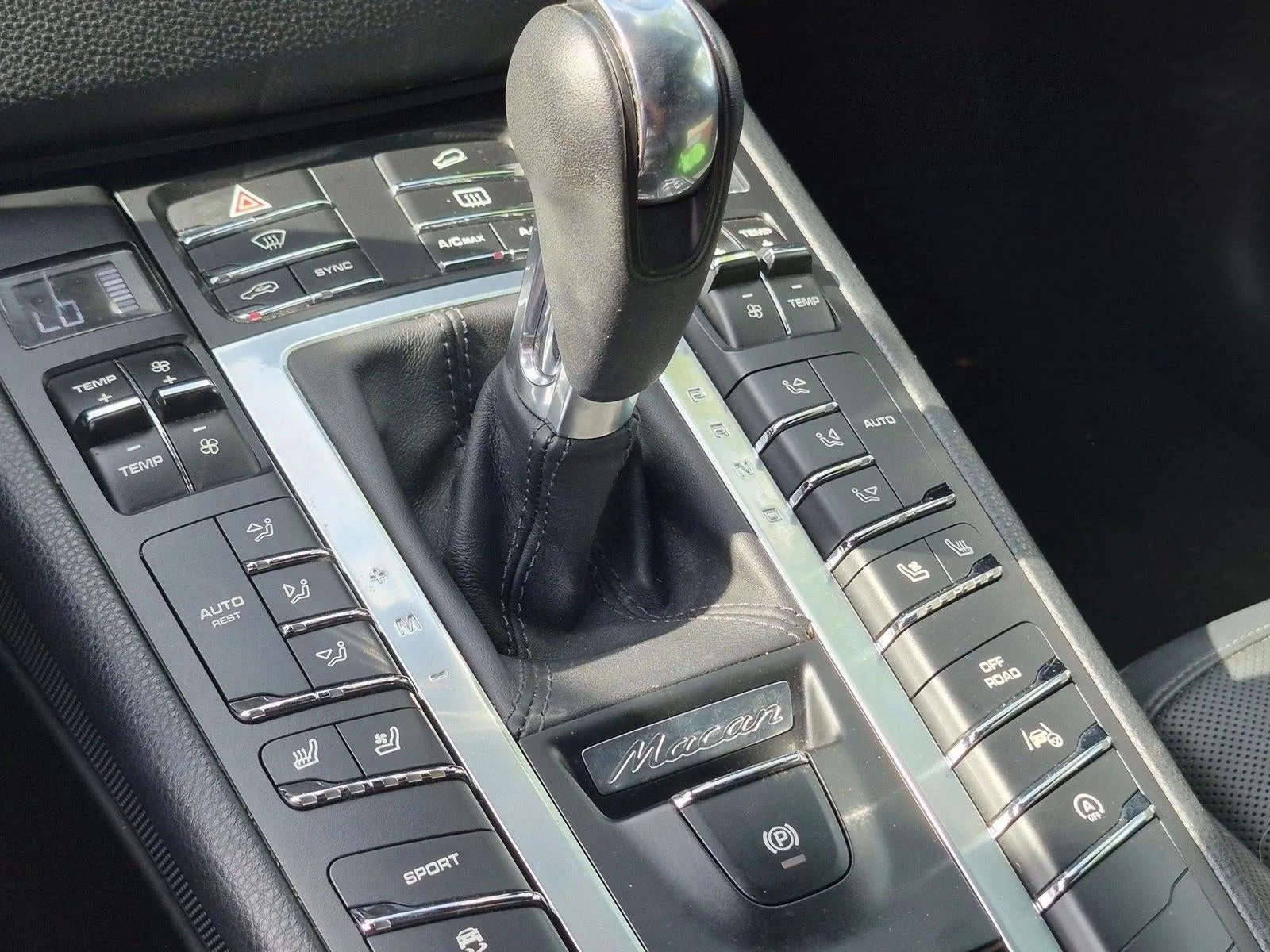 2015 Porsche Macan AWD 4dr S photo 10
