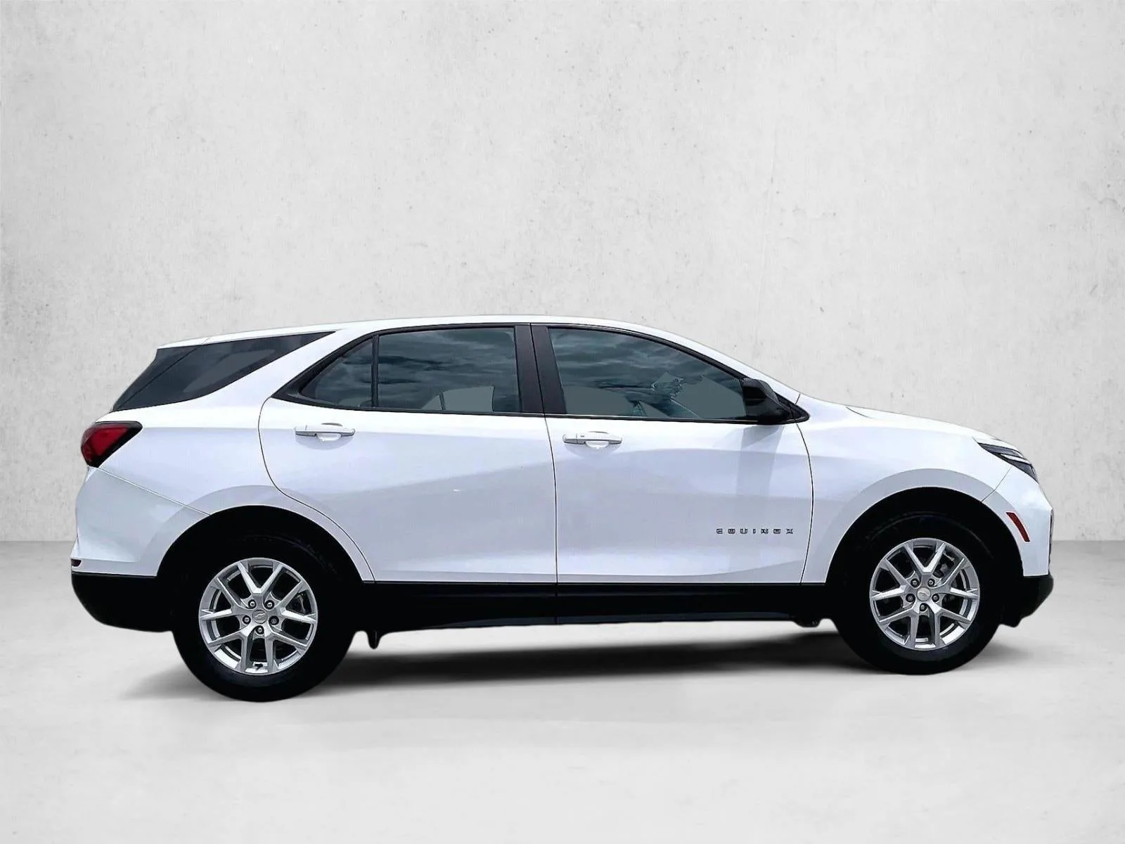 2023 Chevrolet Equinox LS photo 5