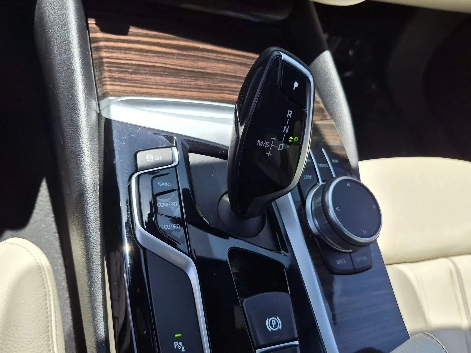 2019 BMW 530i Sedan photo 12