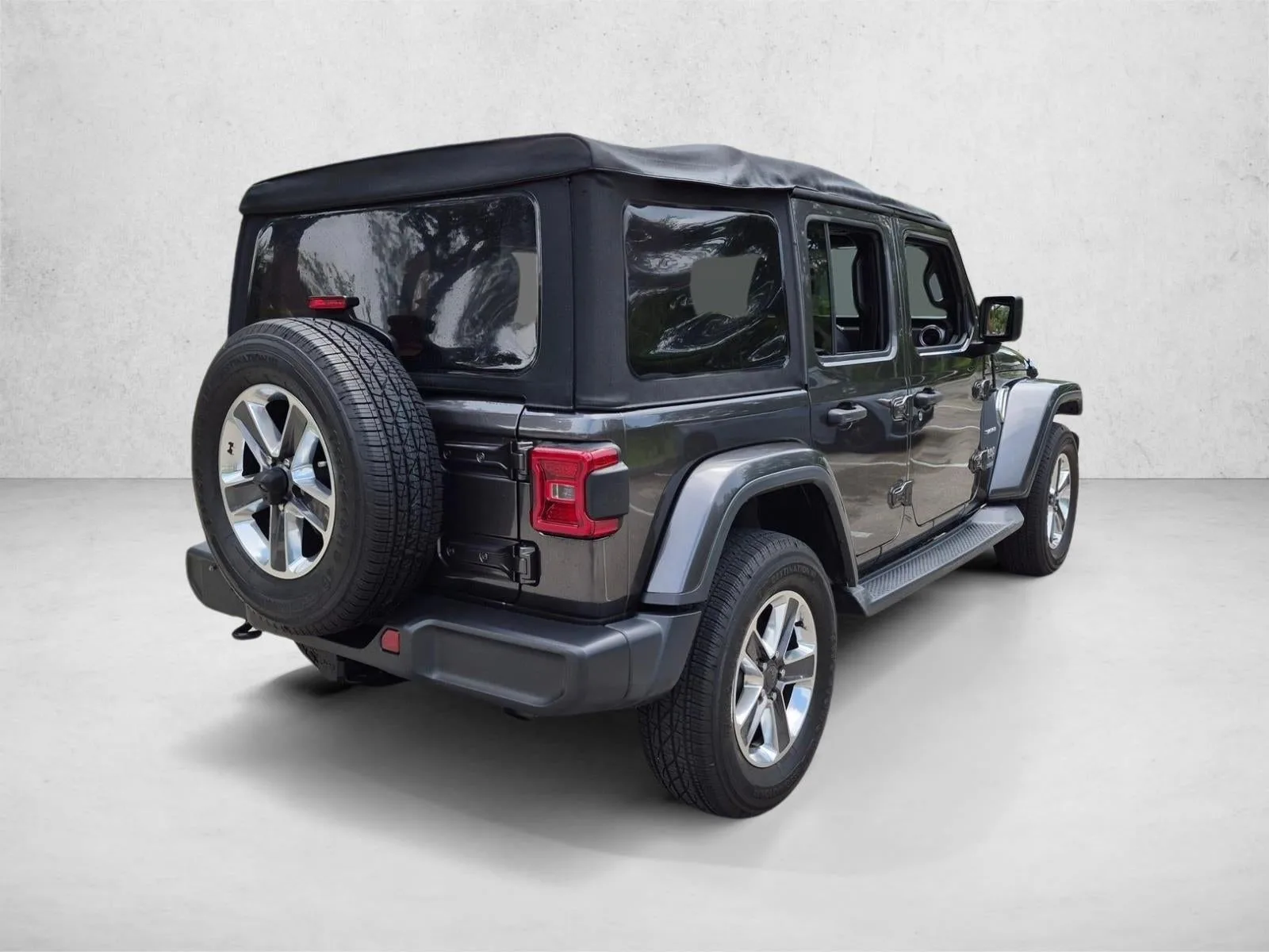 2018 Jeep Wrangler Unlimited Sahara 4x4 photo 5