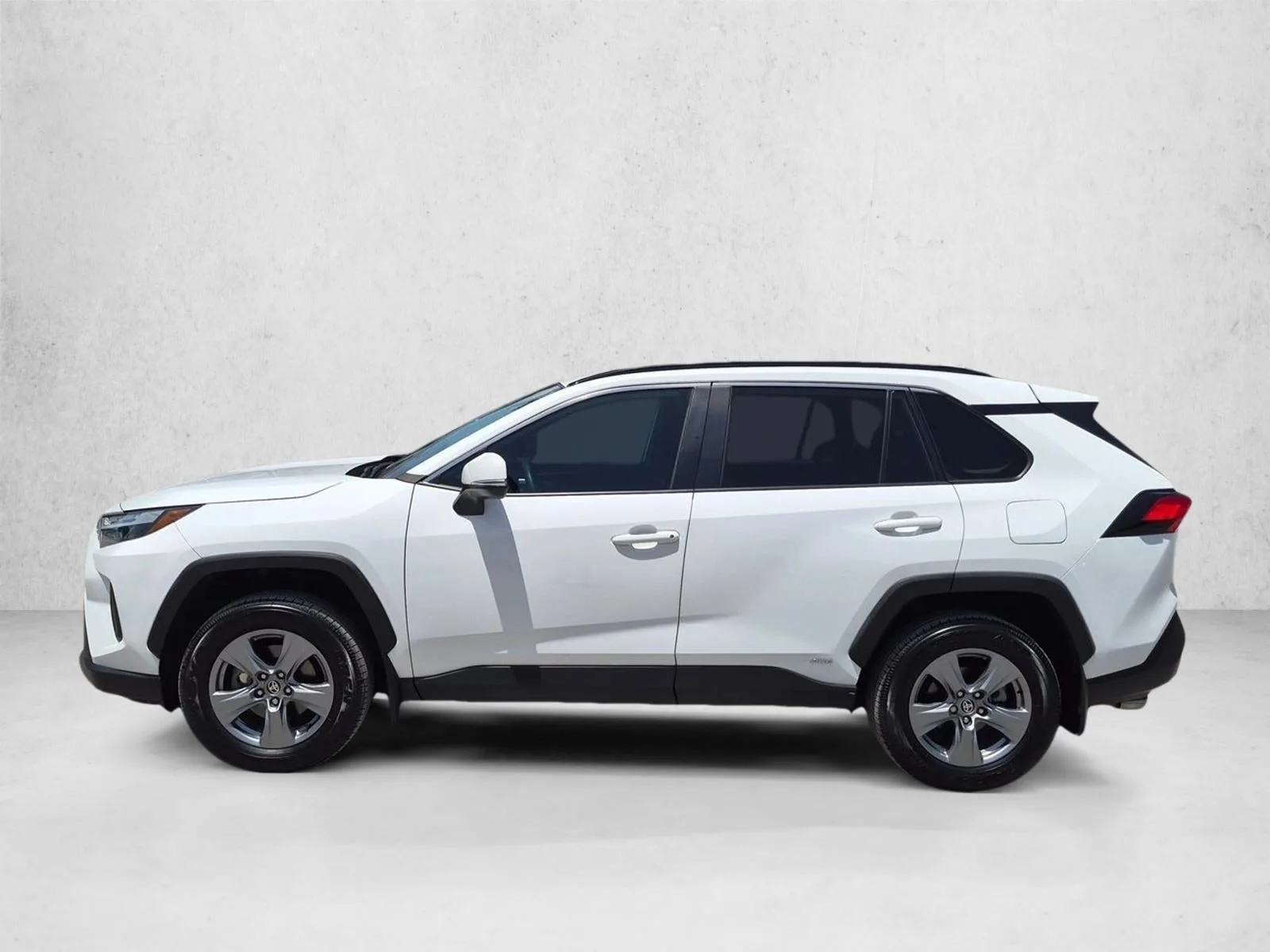 2024 Toyota RAV4 Hybrid XLE photo 8