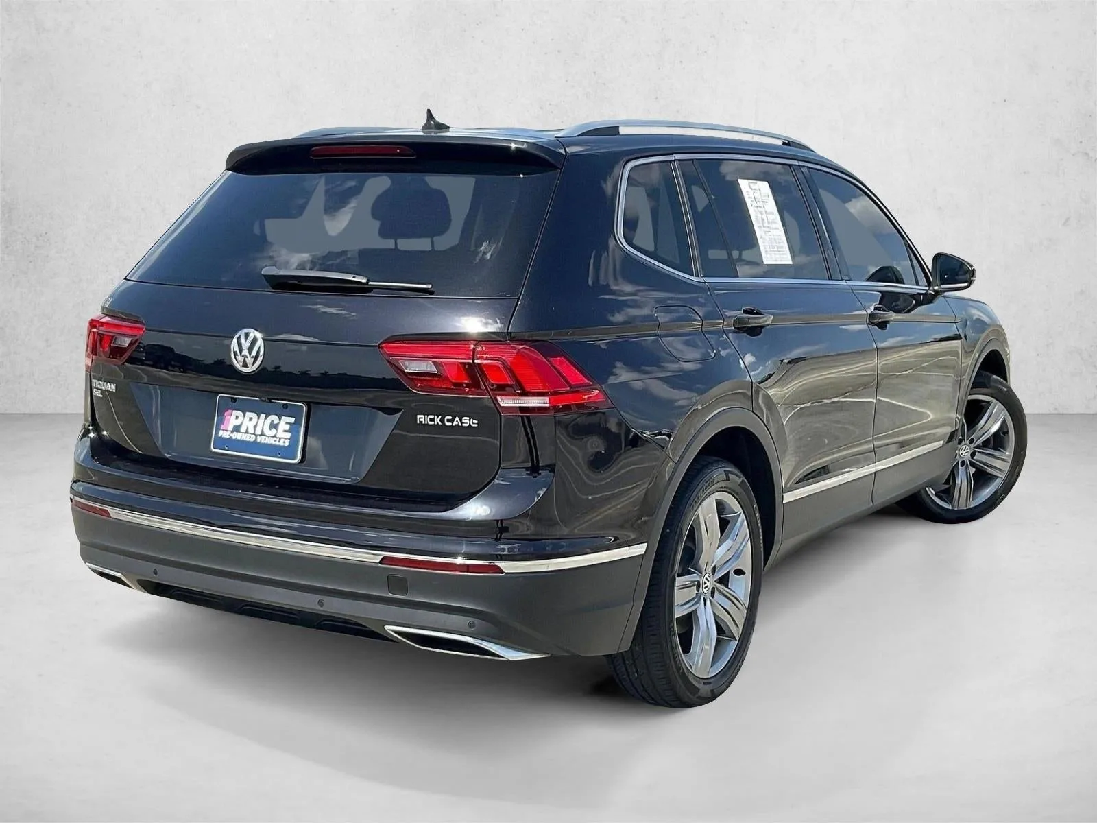 2021 Volkswagen Tiguan 2.0T SE FWD photo 2