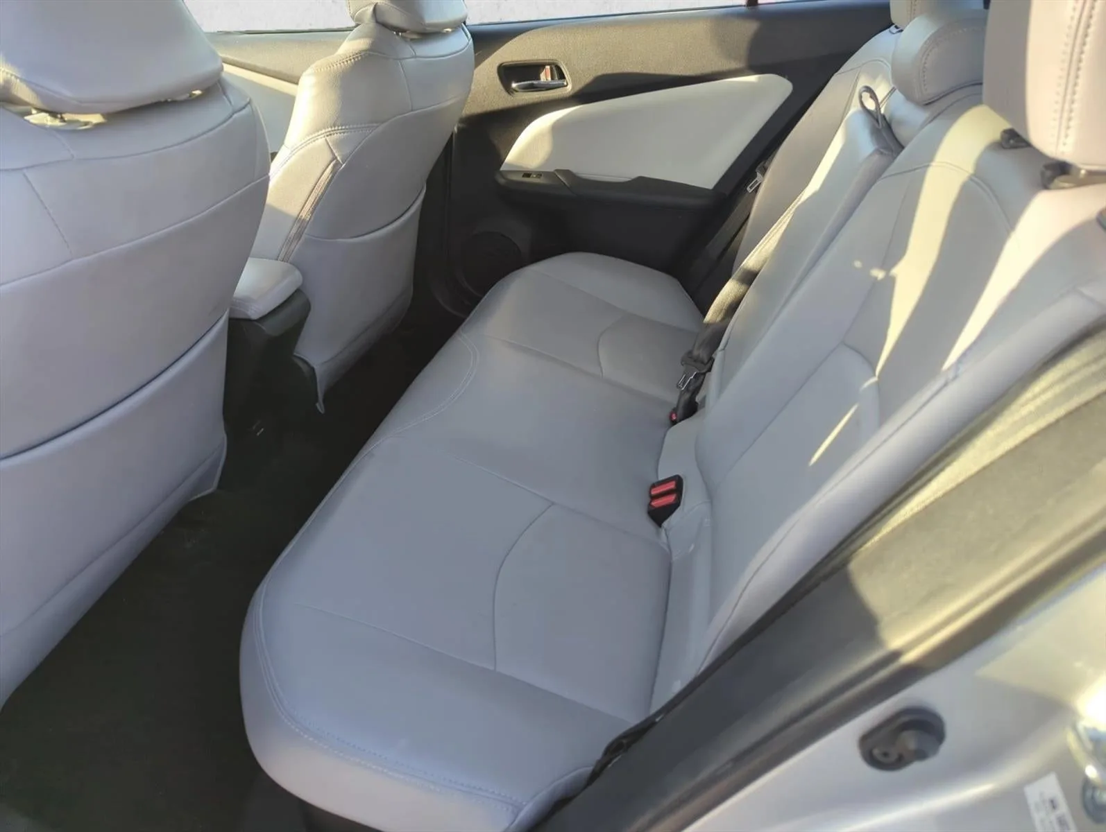2017 Toyota Prius Three (GS) photo 8