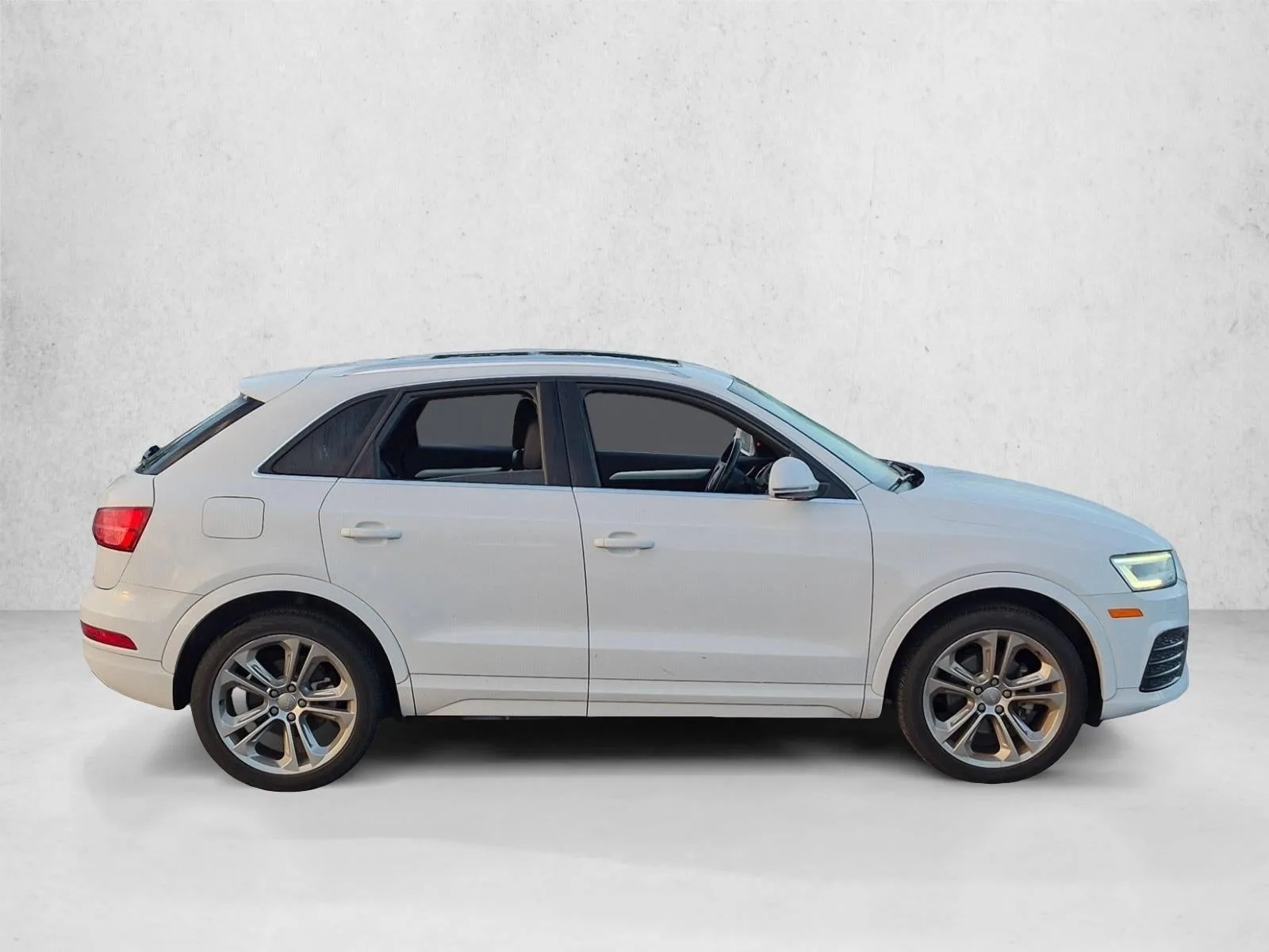 2018 Audi Q3 2.0 TFSI Premium Plus FWD photo 4