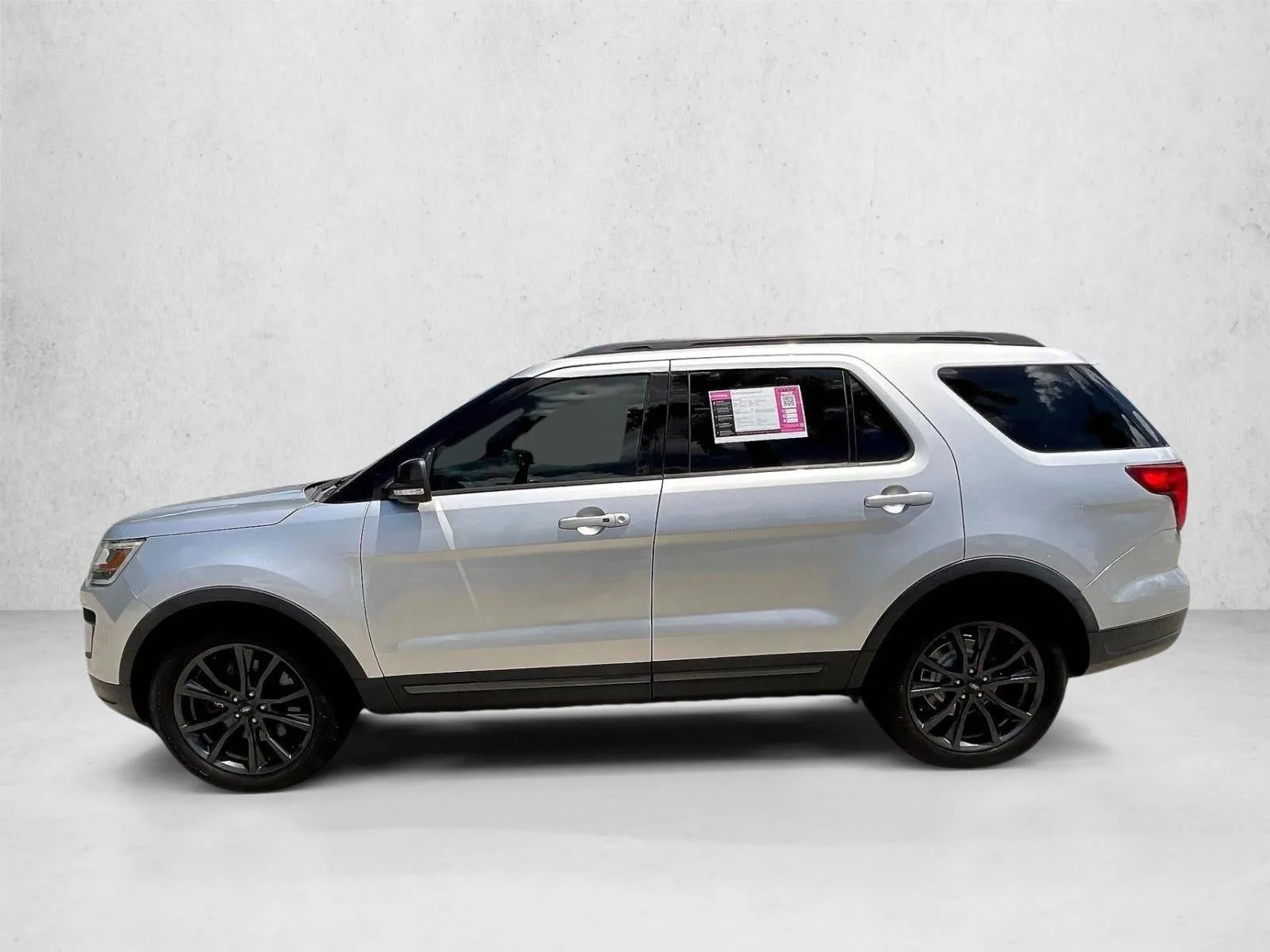 2018 Ford Explorer XLT FWD photo 6