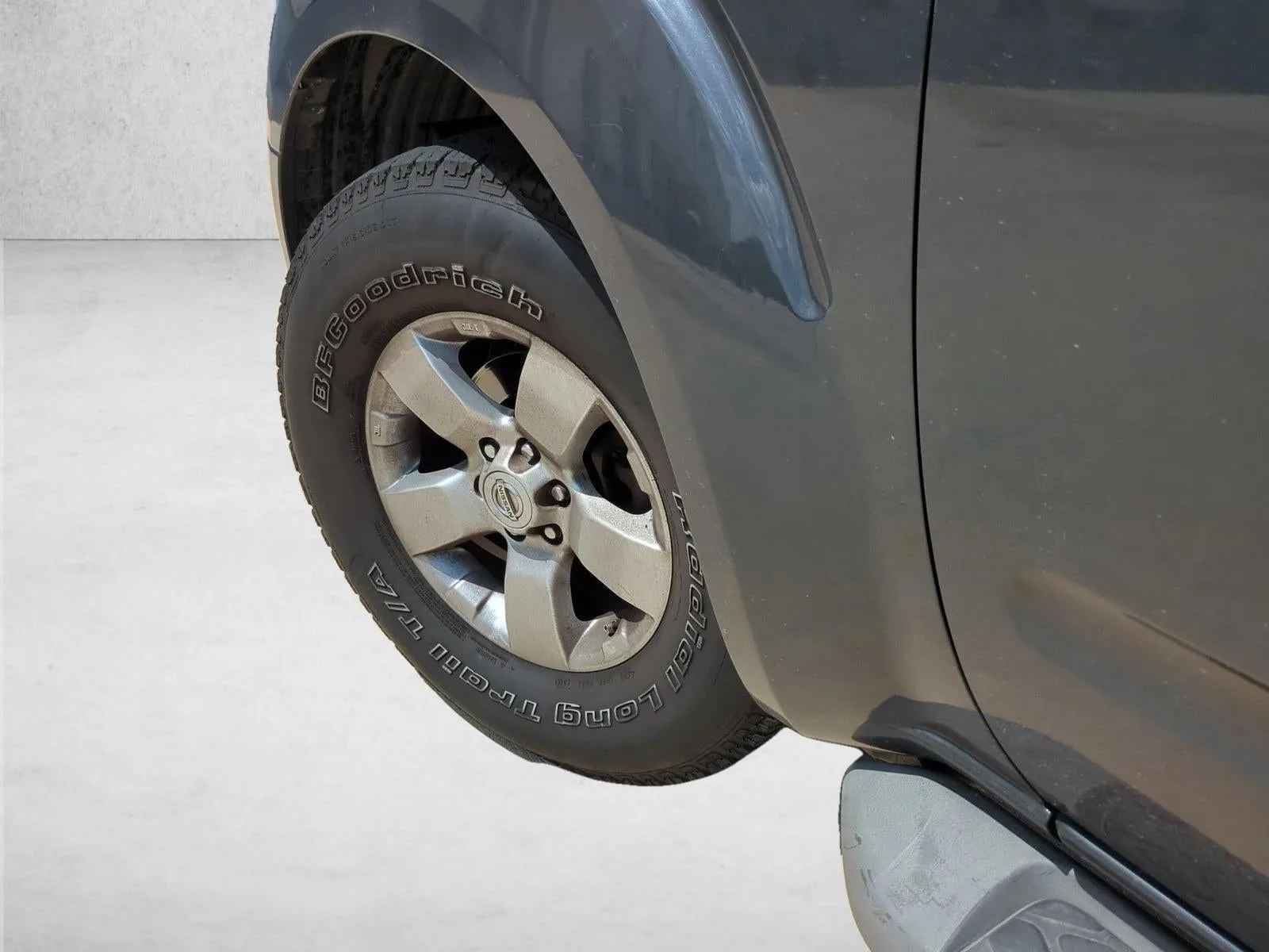 2012 Nissan Frontier 2WD Crew Cab SWB Auto SV photo 8