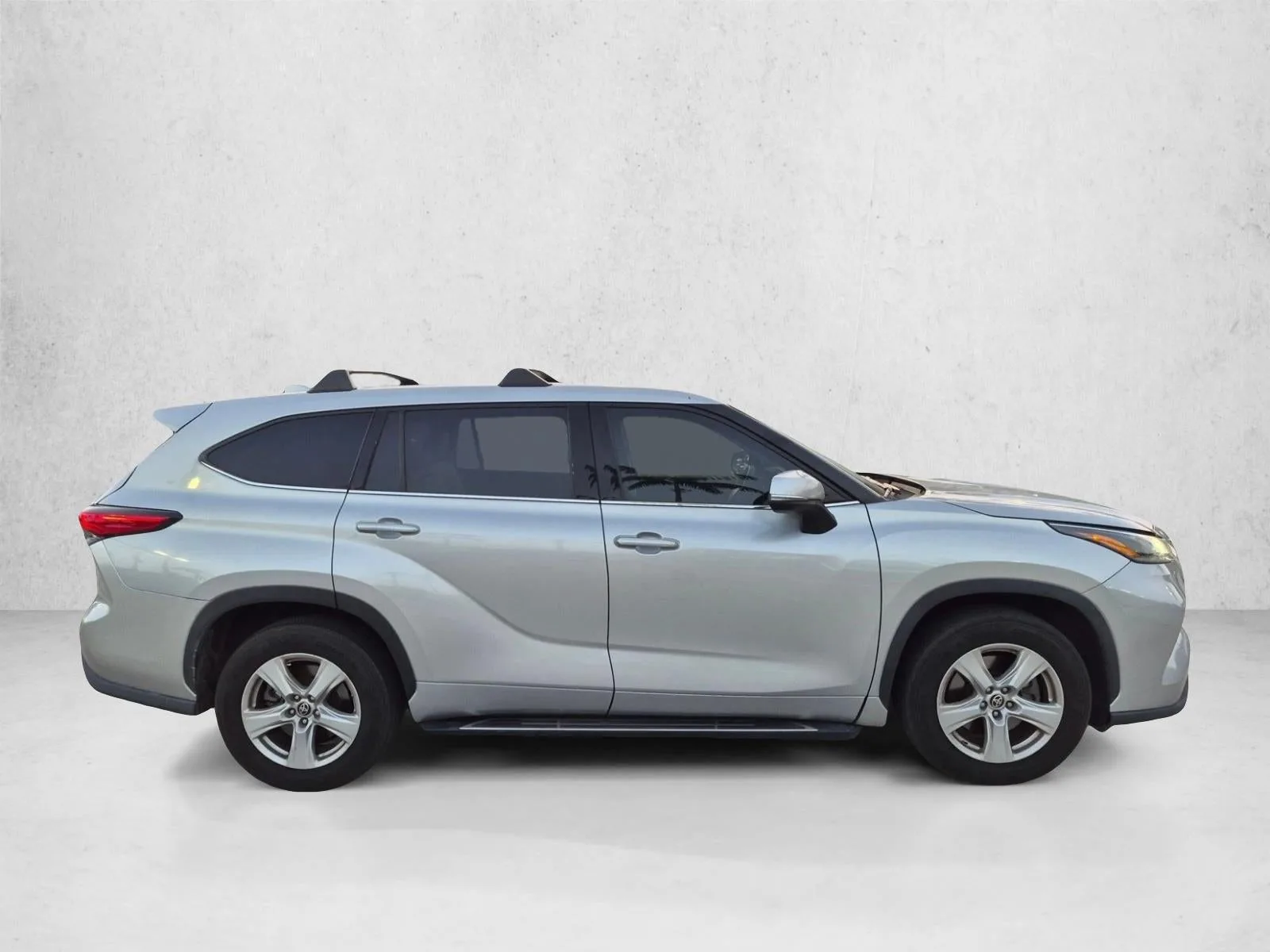 2021 Toyota Highlander LE FWD (GS) photo 4