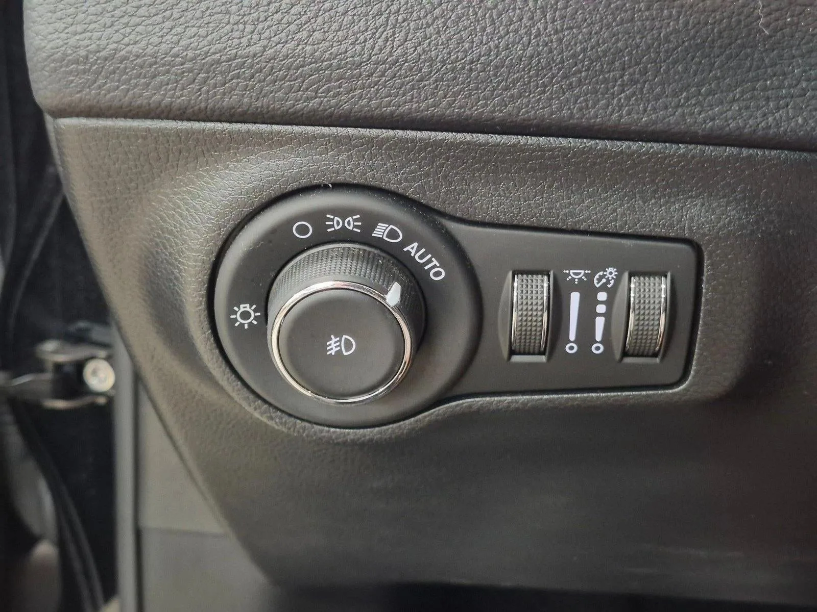 2020 Jeep Compass Latitude FWD photo 12