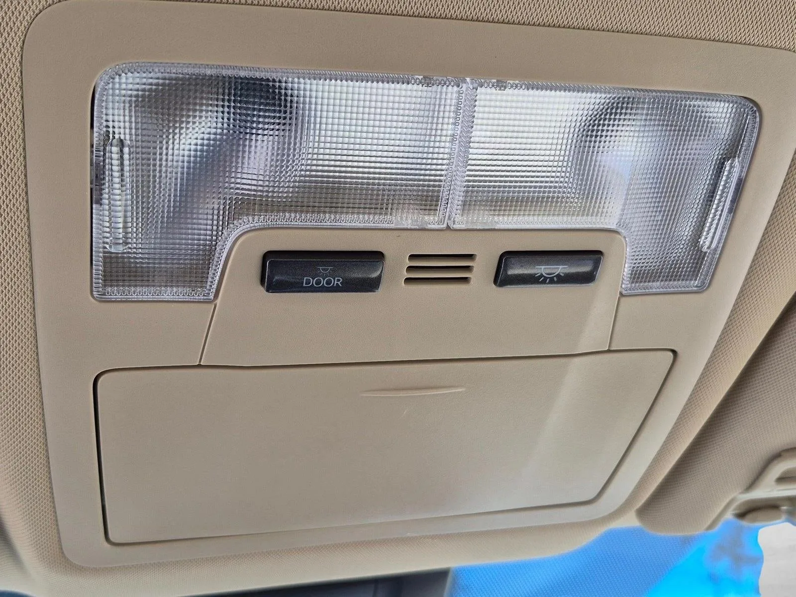 2017 Toyota Avalon XLE (SE) photo 6