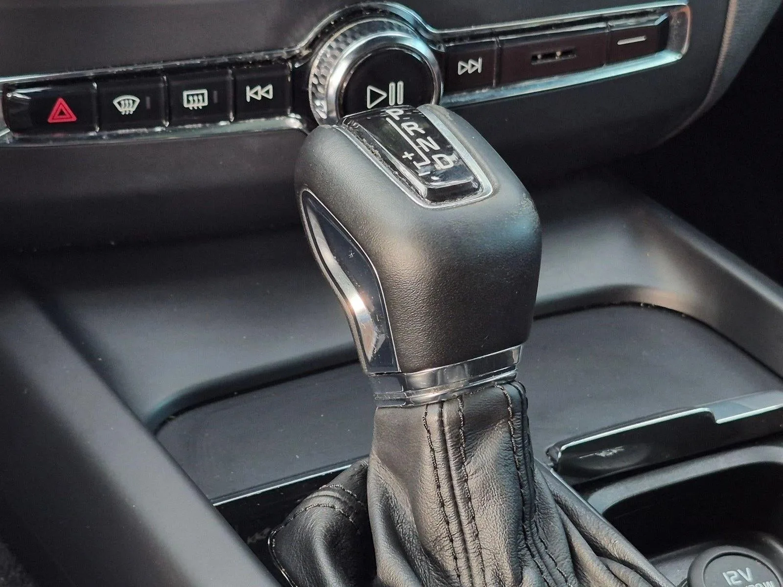 2018 Volvo XC60 T6 AWD Momentum photo 11