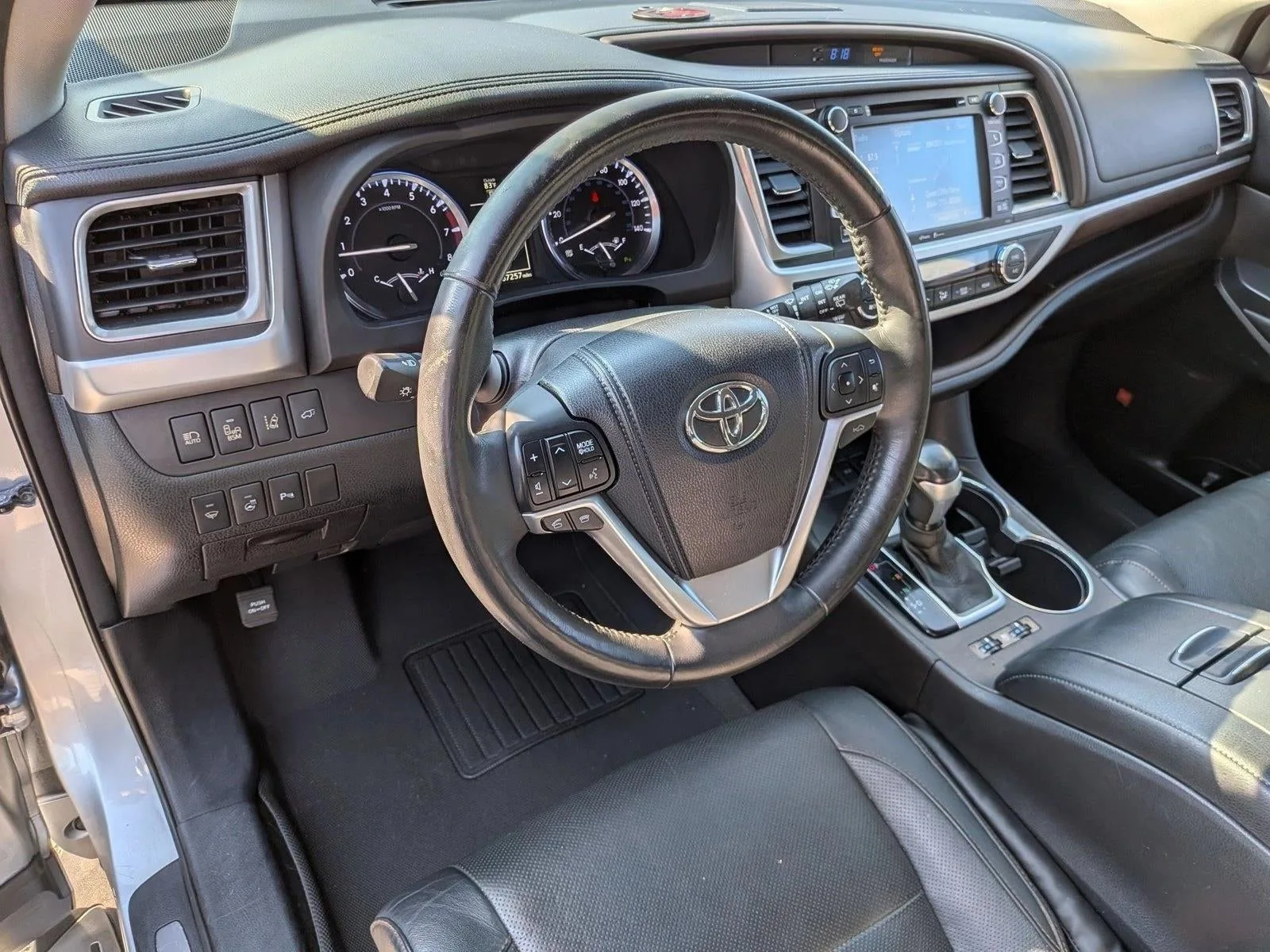 2015 Toyota Highlander AWD 4dr V6 Limited Platinum (Natl) photo 10