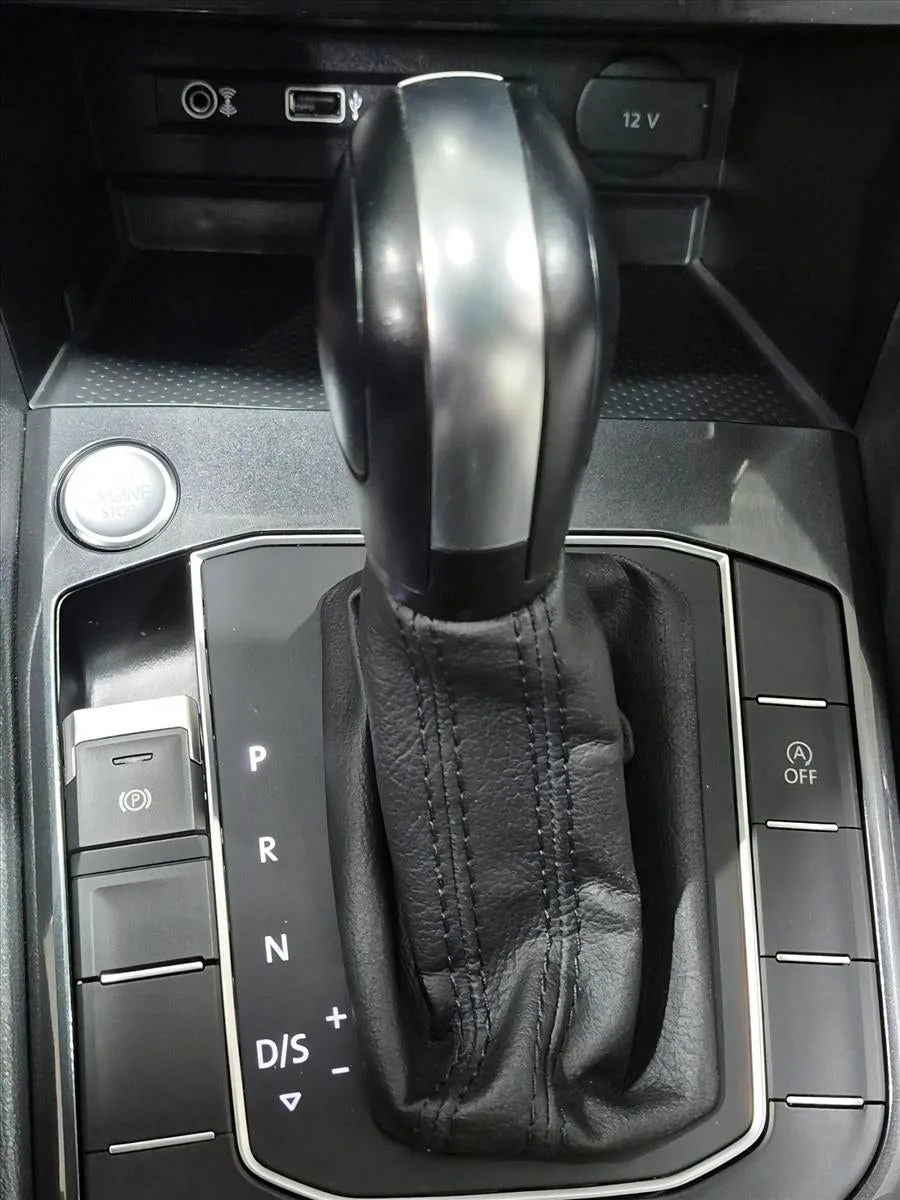 2018 Volkswagen Tiguan 2.0T SEL FWD photo 12