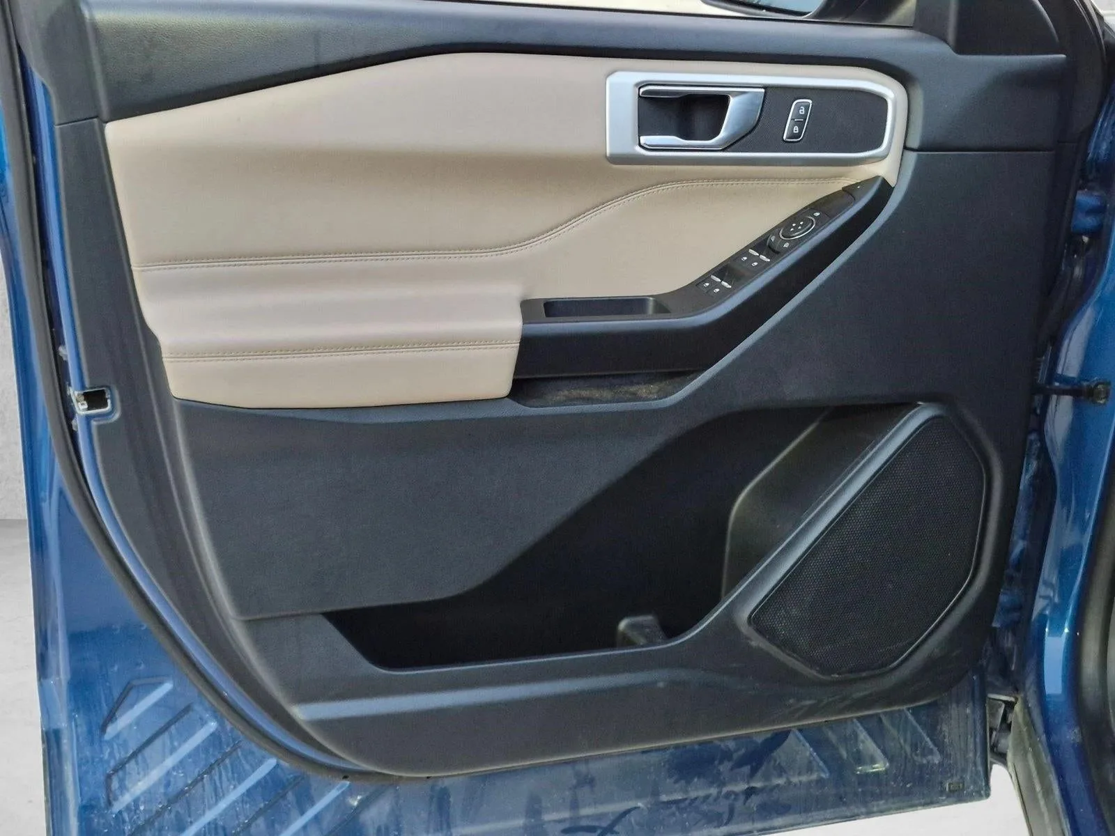 2020 Ford Explorer XLT RWD photo 11