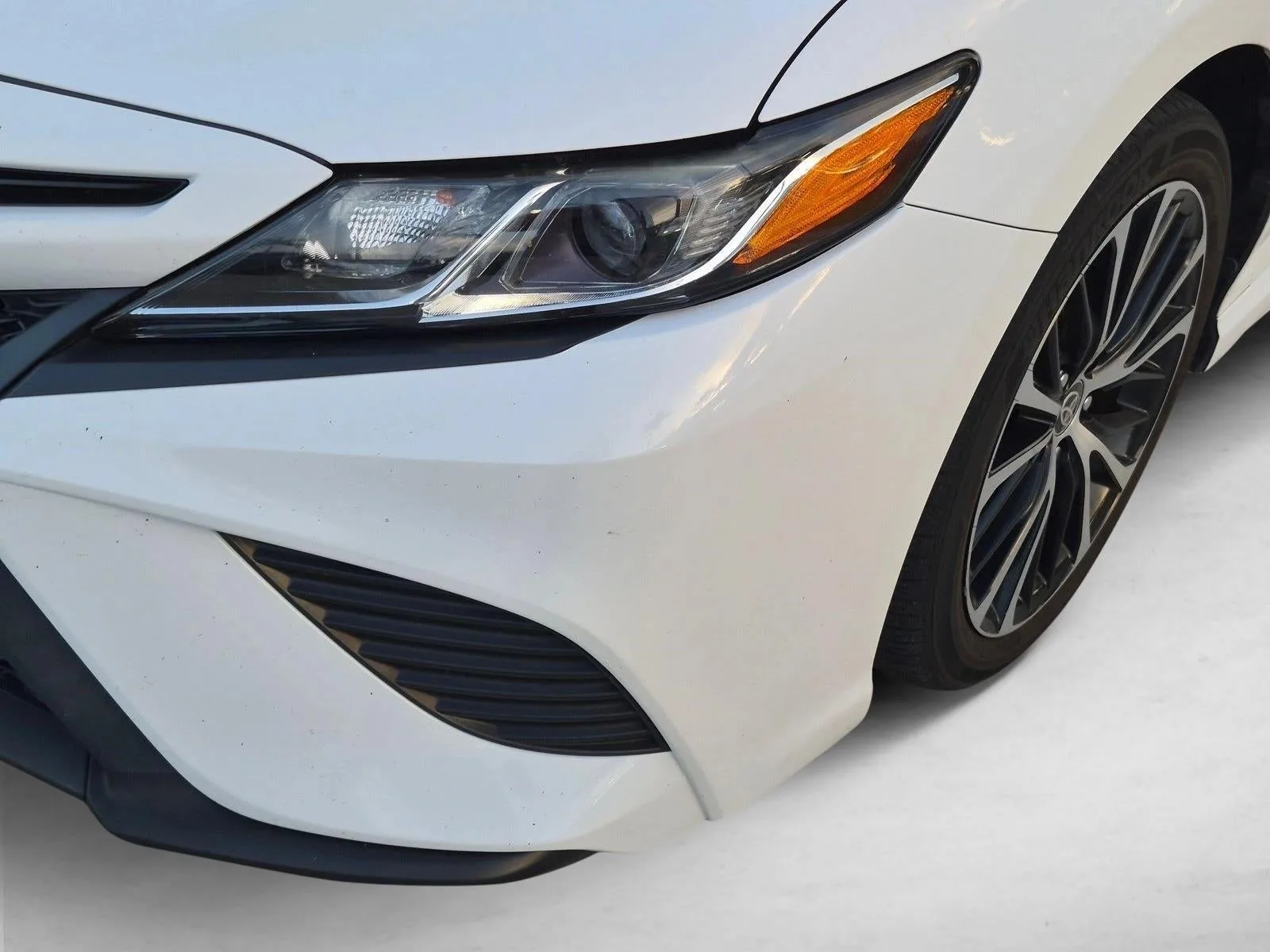 2020 Toyota Camry Hybrid SE CVT (Natl) photo 6