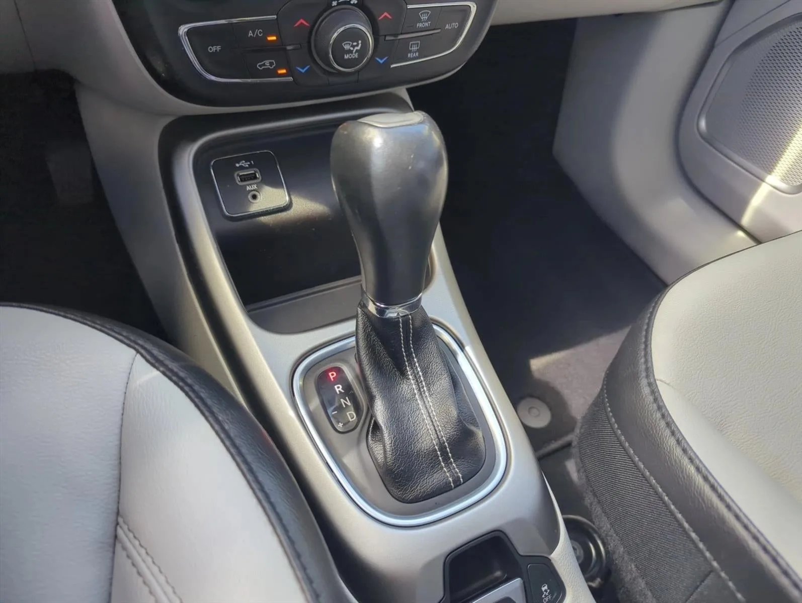 2019 Jeep Compass Latitude FWD photo 9