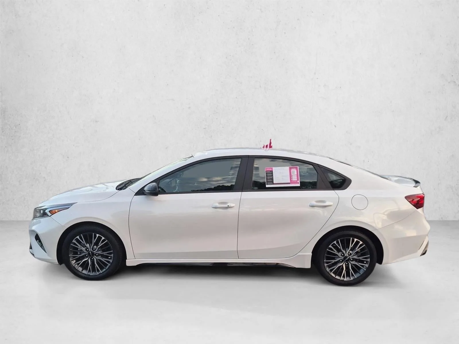 2022 Kia Forte GT-Line photo 9