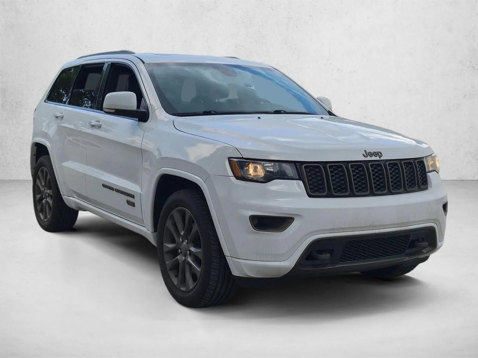 2016 Jeep Grand Cherokee Limited 75th Anniversary photo 3