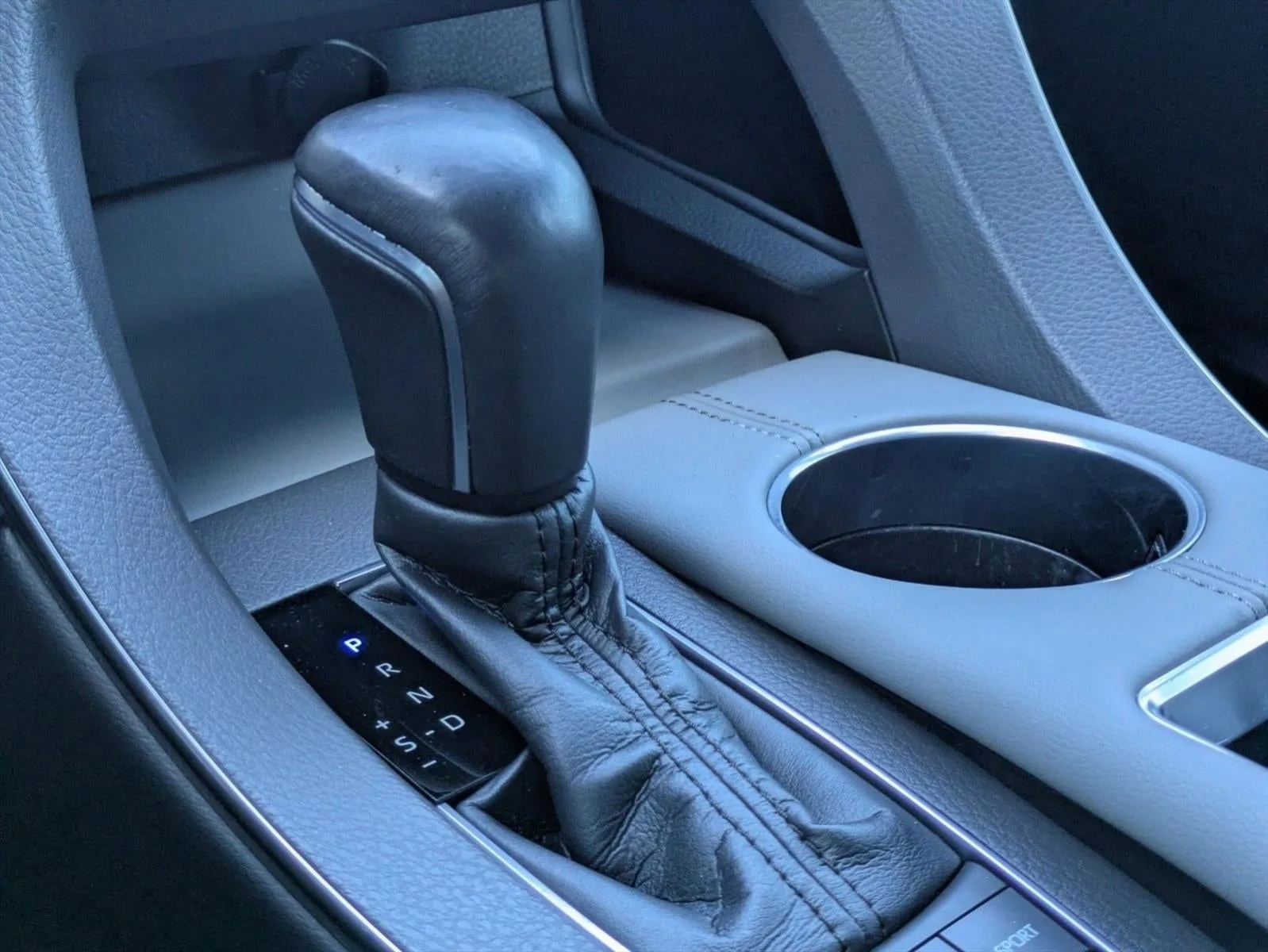 2020 Toyota Avalon Limited (Natl) photo 11