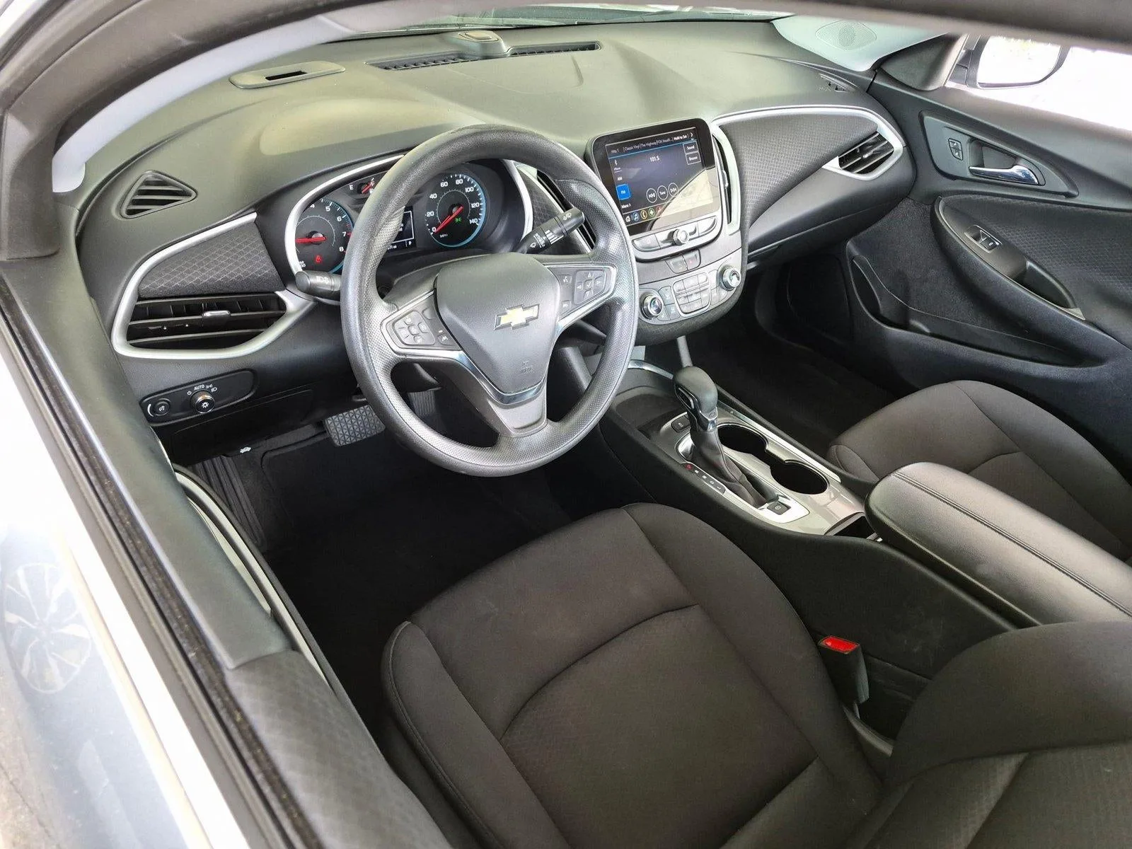 2024 Chevrolet Malibu LT photo 10