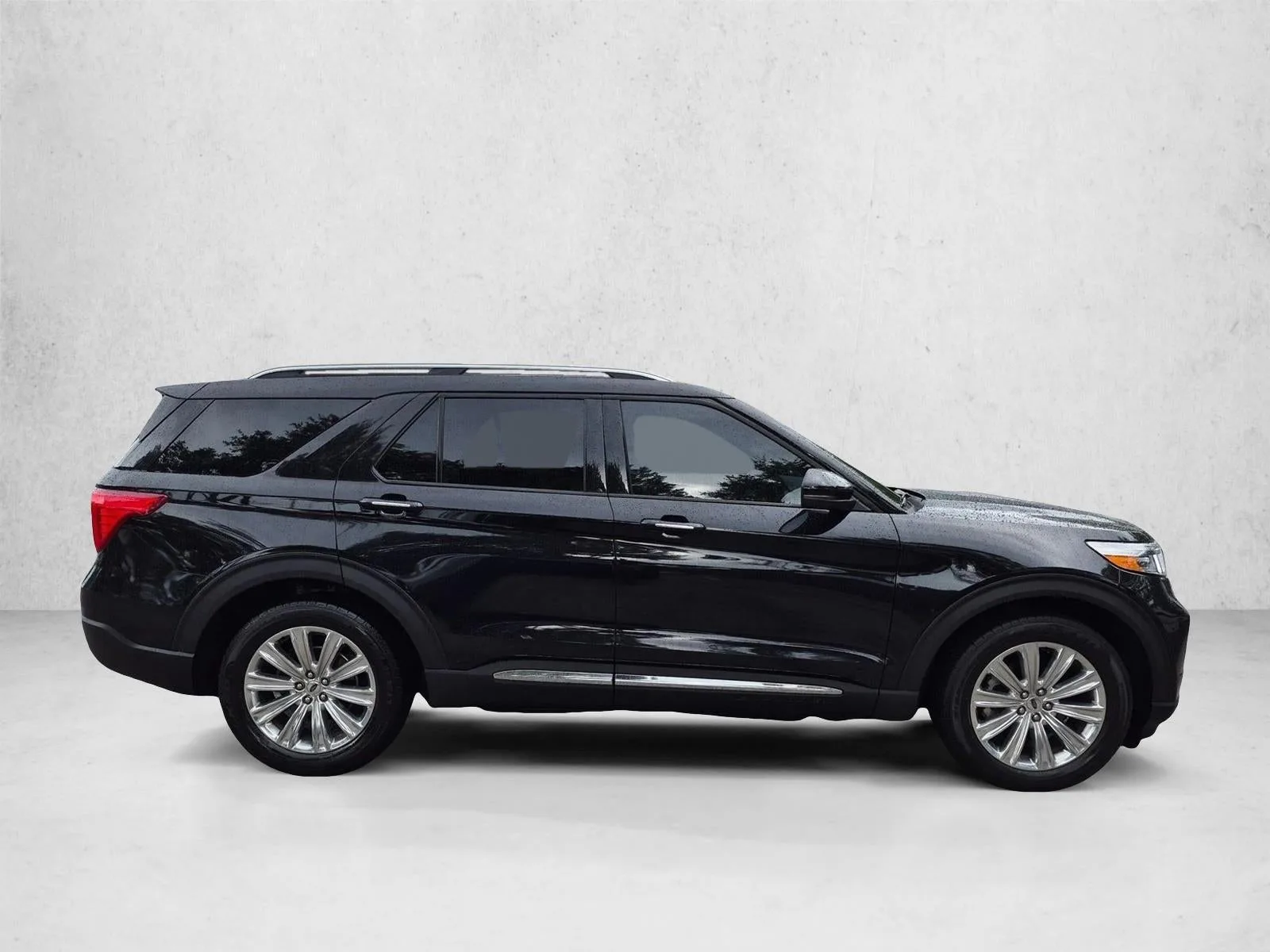 2020 Ford Explorer Limited RWD photo 4
