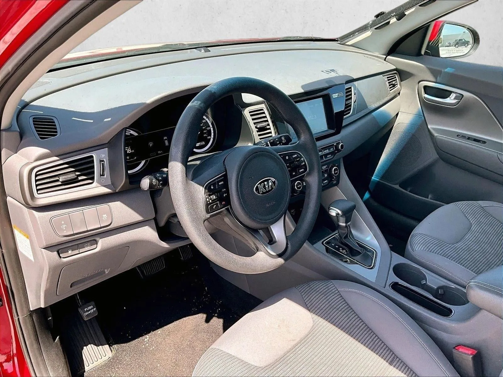 2017 Kia Niro FE photo 12