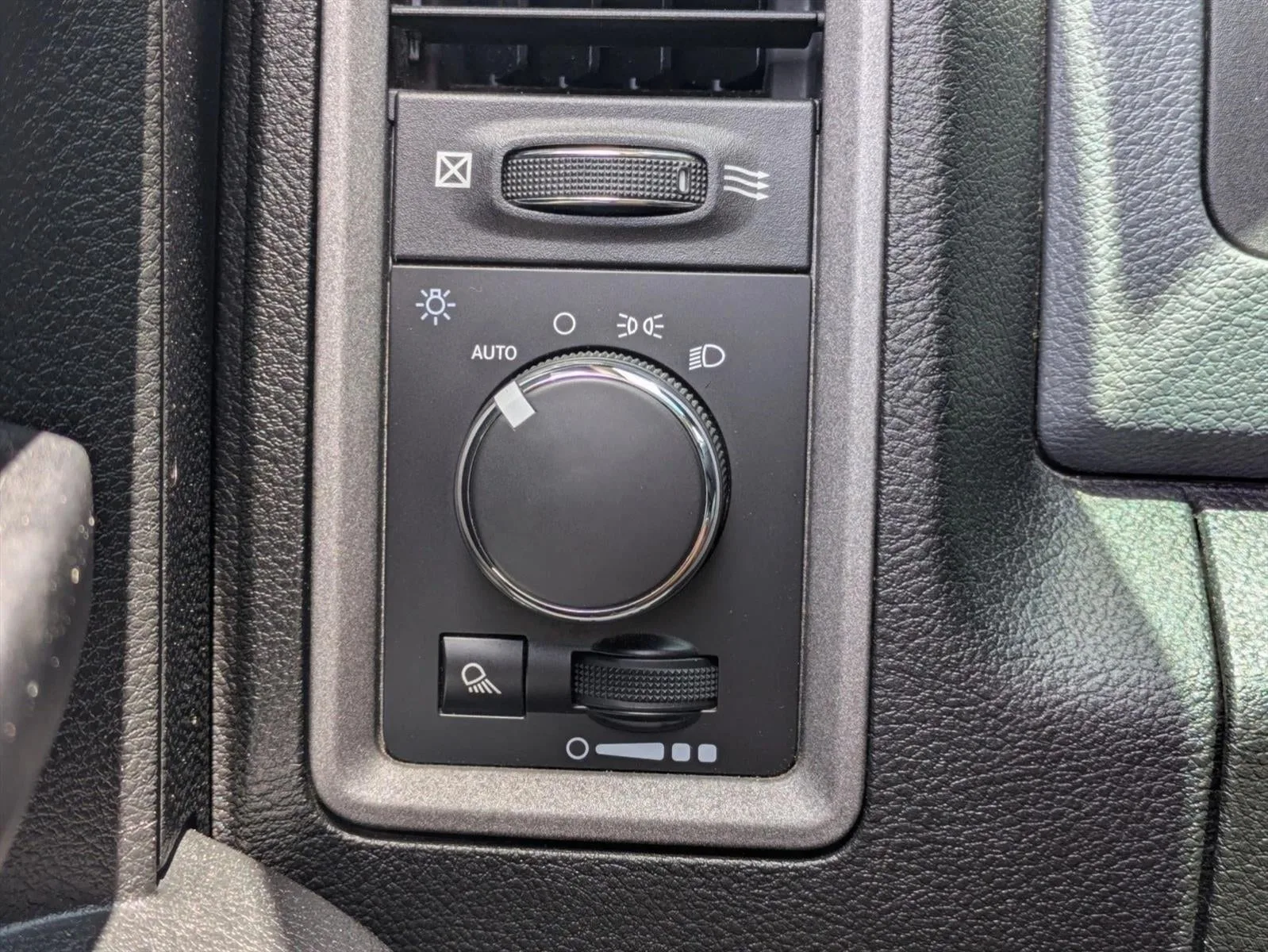 2019 RAM 1500 Classic Tradesman 4x2 Crew Cab 5'7" Box photo 12