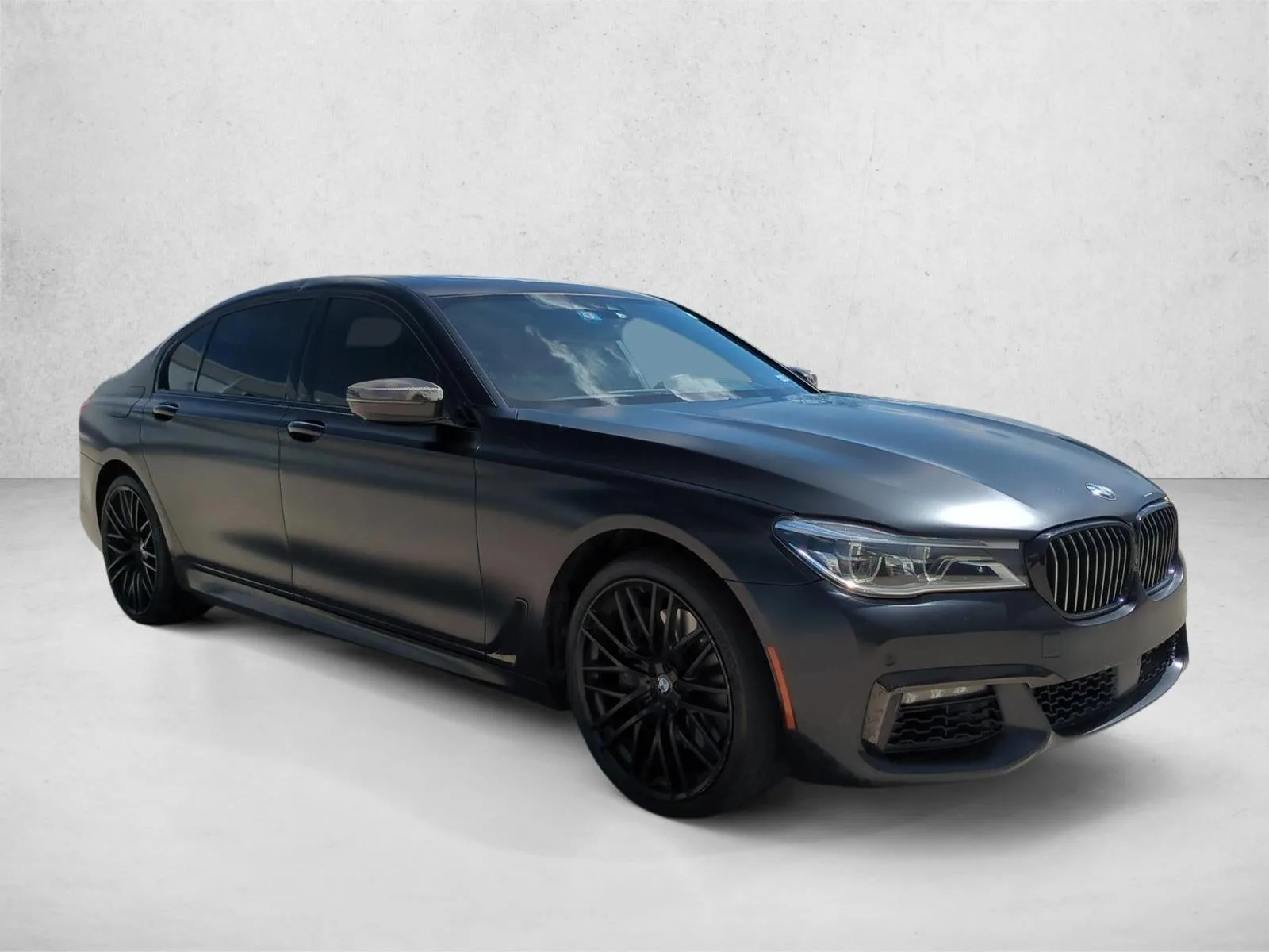 2017 BMW 750i Sedan photo 3