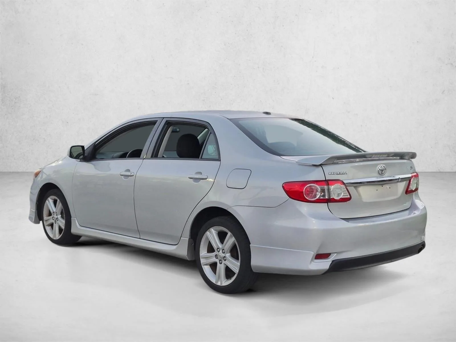 2013 Toyota Corolla 4dr Sdn Man S (Natl) photo 7