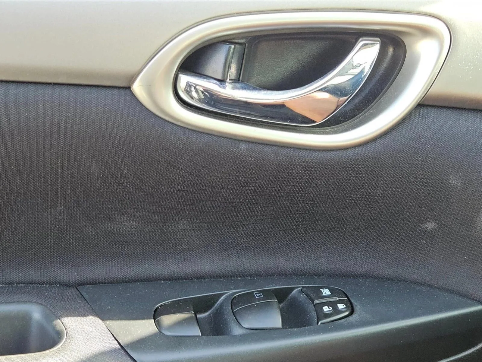 2014 Nissan Sentra 4dr Sdn I4 CVT SV photo 9