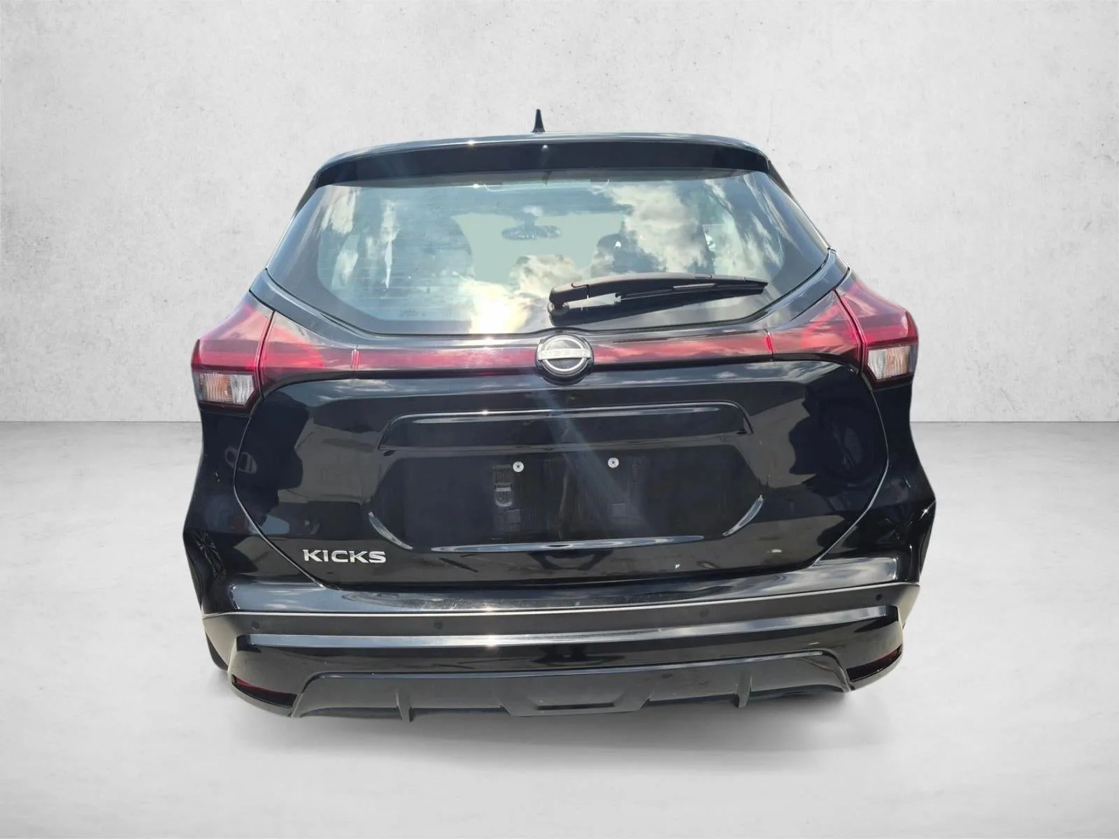 2023 Nissan Kicks S FWD photo 3