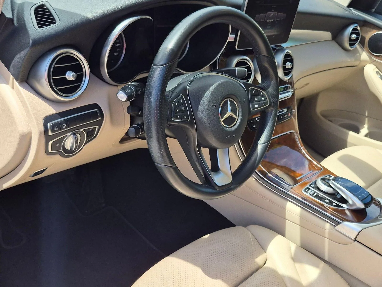 2018 Mercedes-Benz GLC 300 GLC 300 photo 2