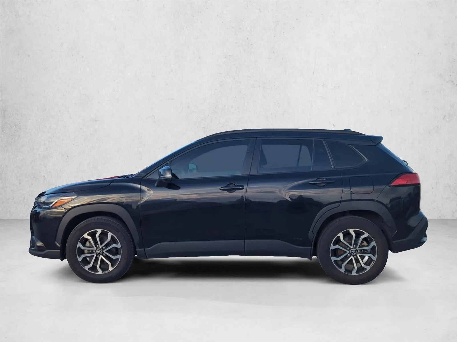2023 Toyota Corolla Cross Hybrid SE 4WD (Natl) photo 5